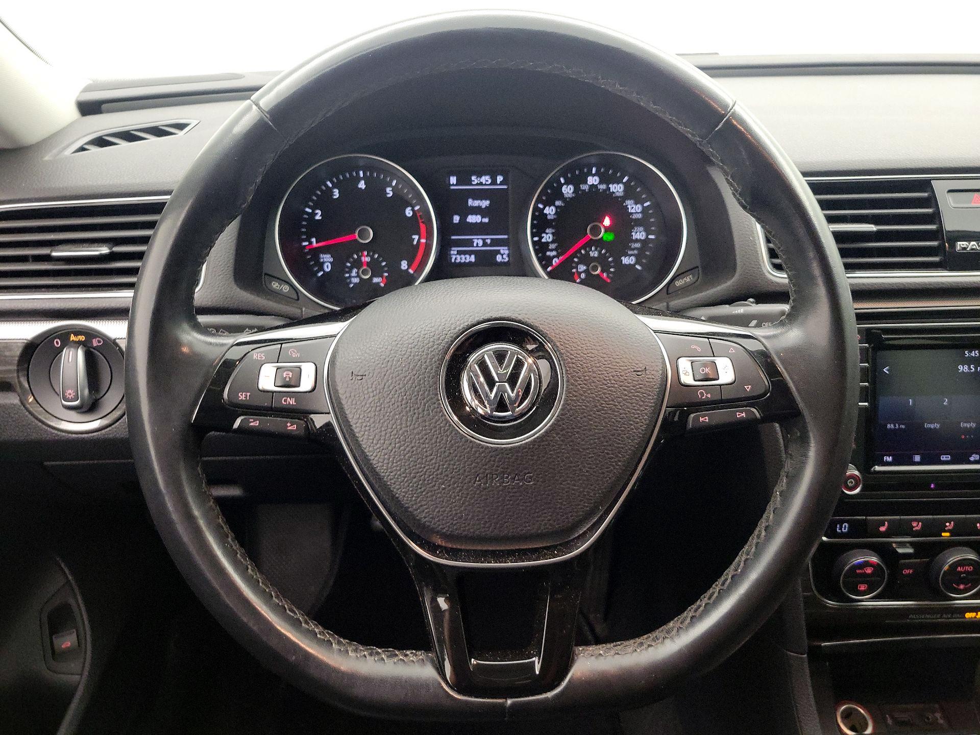 Thumbnail: 2018 Volkswagen Passat - 10