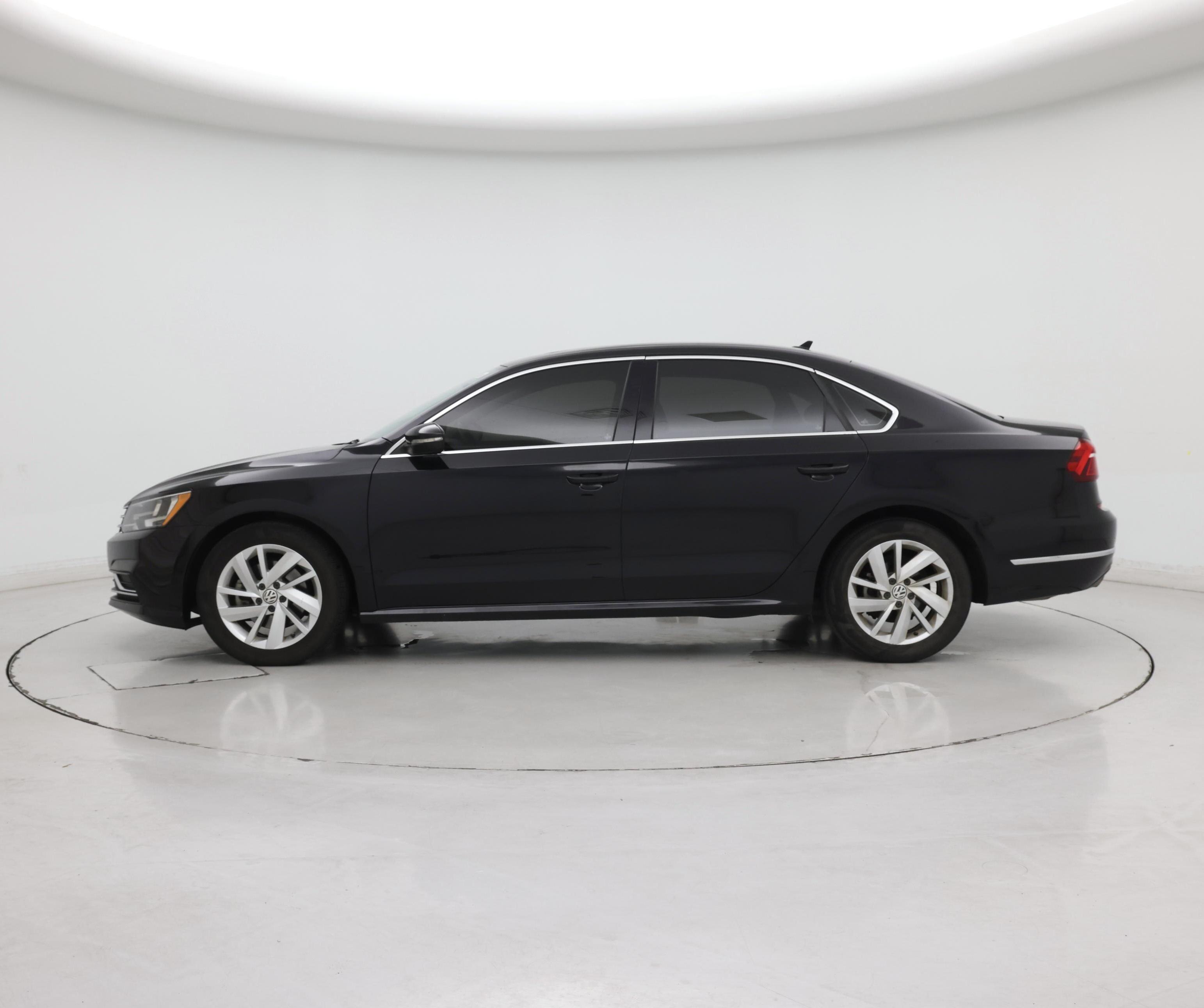 Thumbnail: 2018 Volkswagen Passat - 3