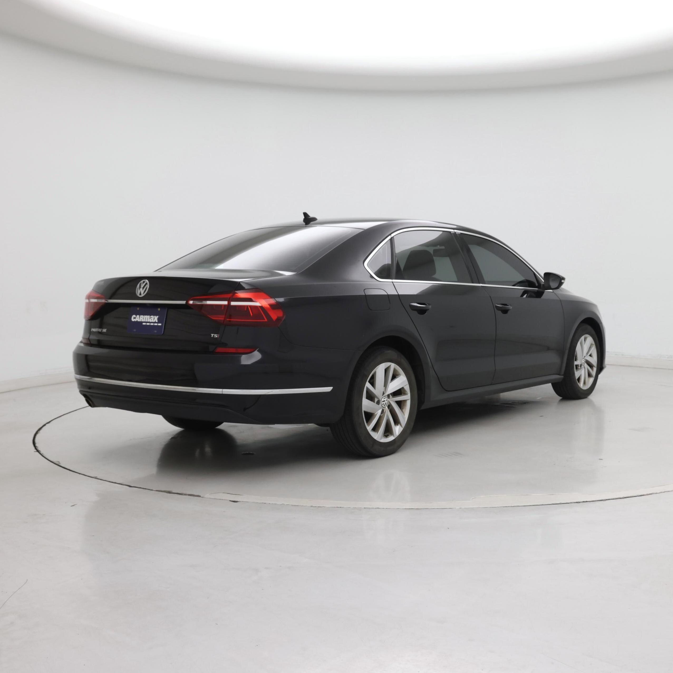 Thumbnail: 2018 Volkswagen Passat - 8