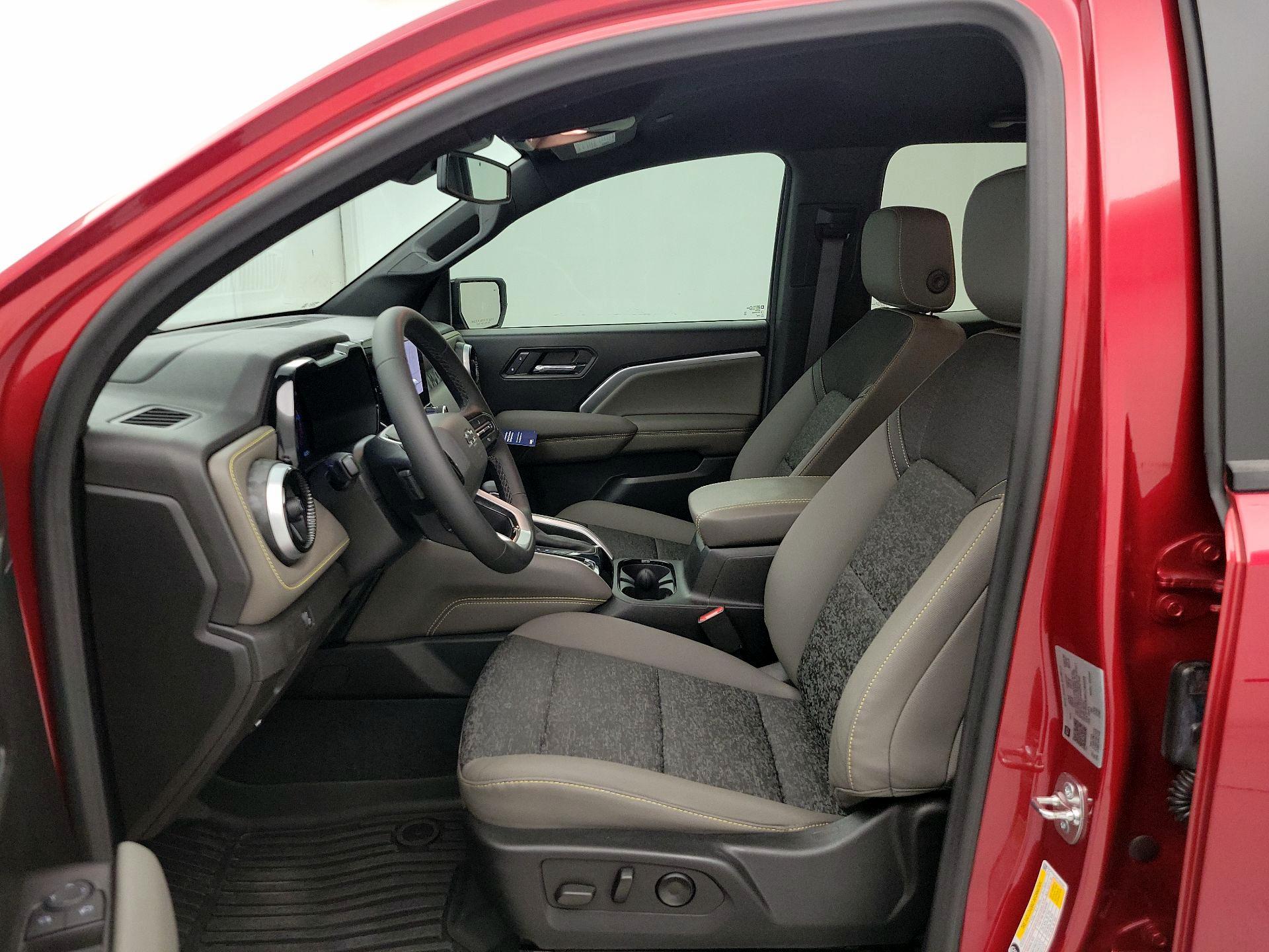 Thumbnail: 2024 Chevrolet Colorado - 11