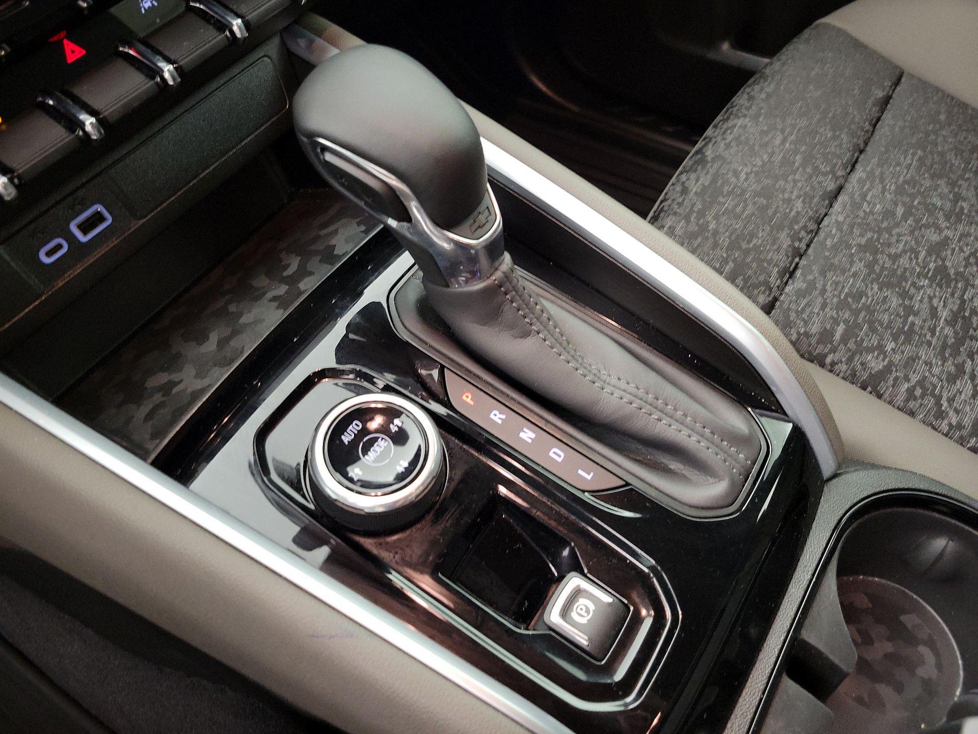 Thumbnail: 2024 Chevrolet Colorado - 18