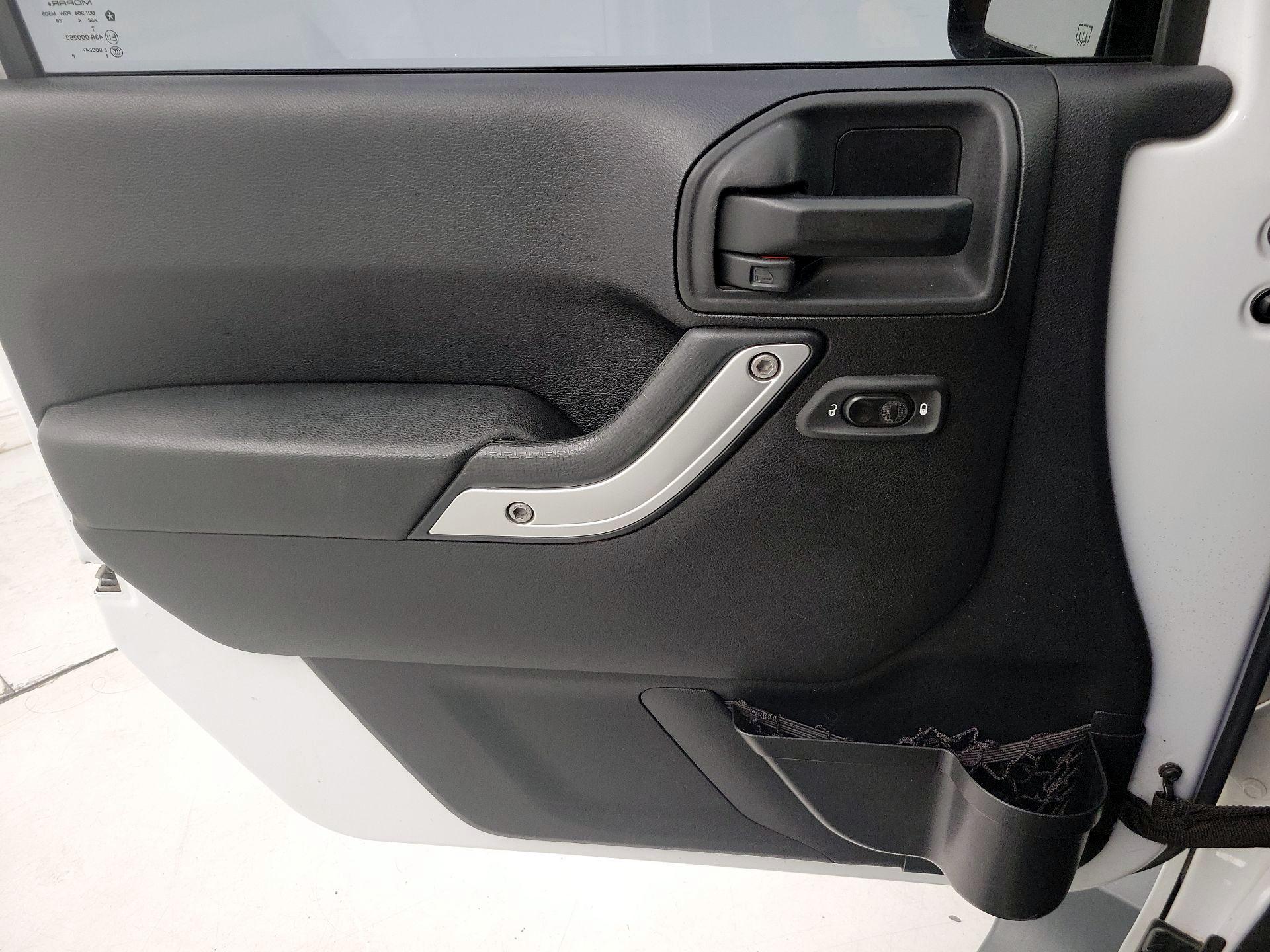 Thumbnail: 2015 Jeep Wrangler - 12