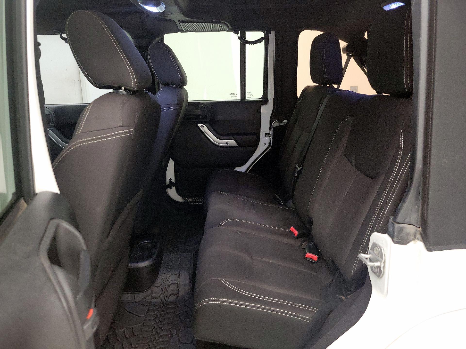 Thumbnail: 2015 Jeep Wrangler - 17