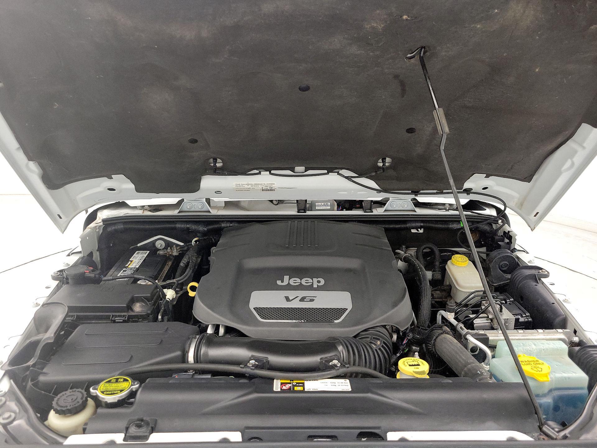 Thumbnail: 2015 Jeep Wrangler - 19