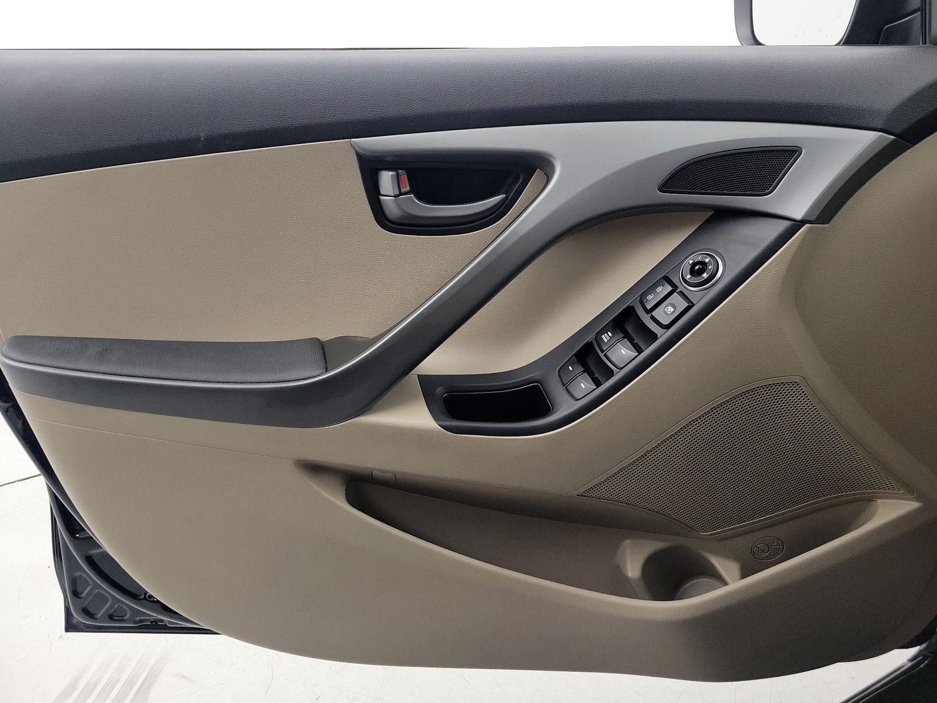 Thumbnail: 2016 Hyundai Elantra - 12