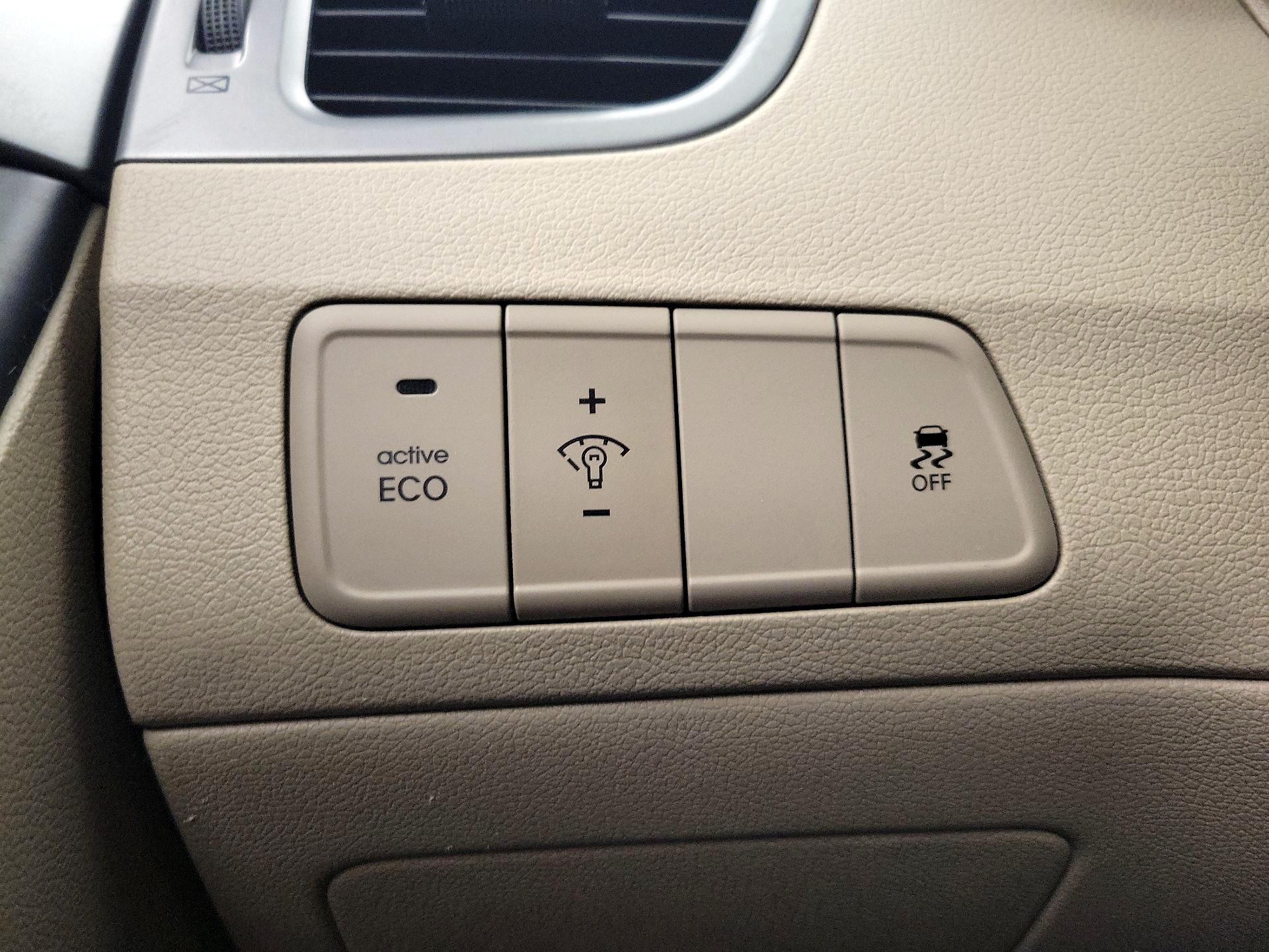 Thumbnail: 2016 Hyundai Elantra - 13