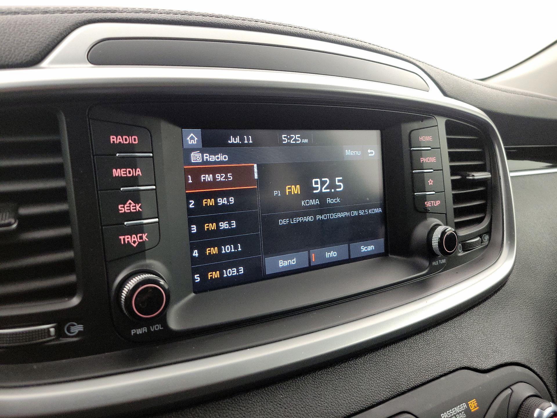 Thumbnail: 2020 Kia Sorento - 15