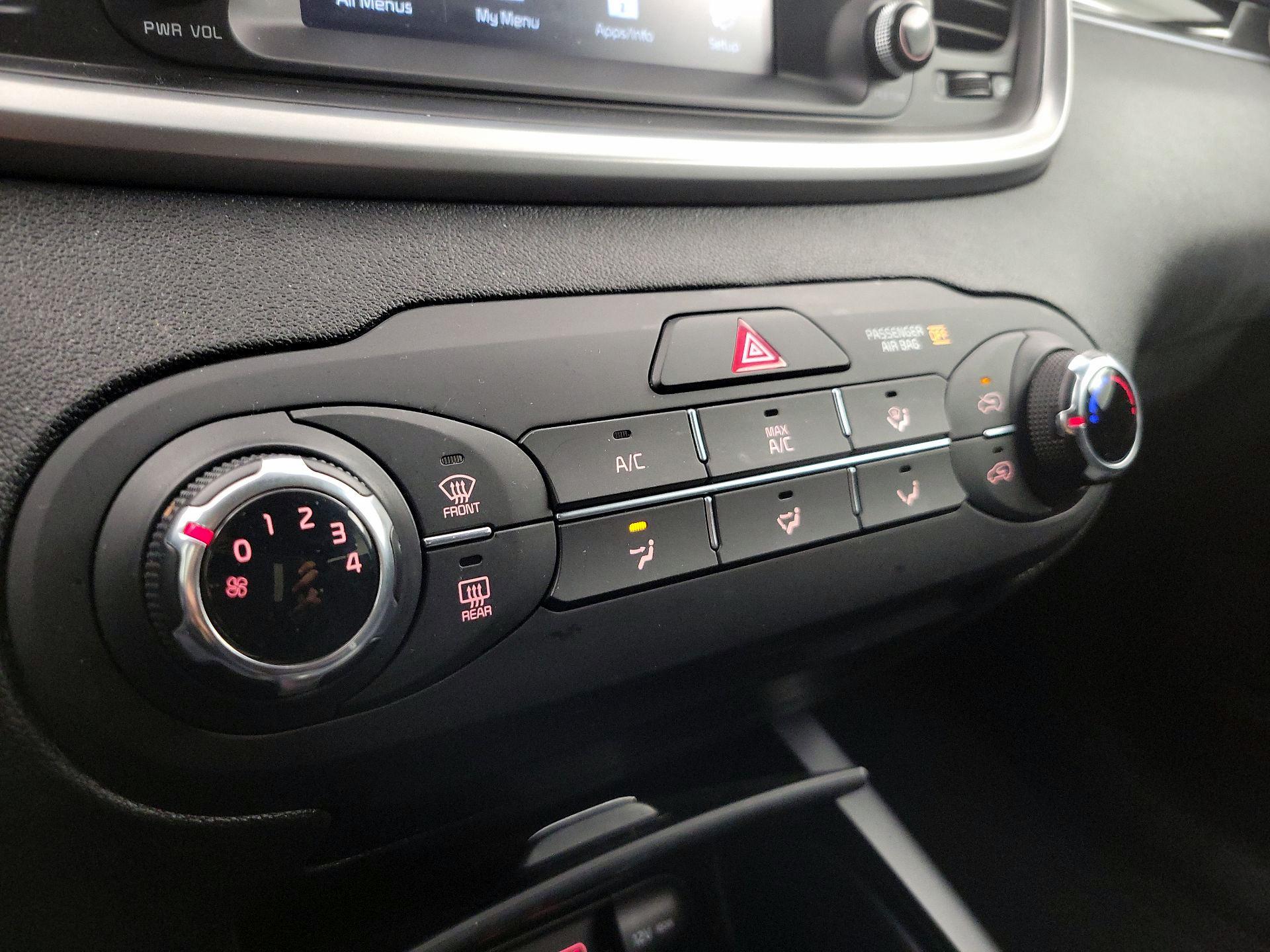 Thumbnail: 2020 Kia Sorento - 16