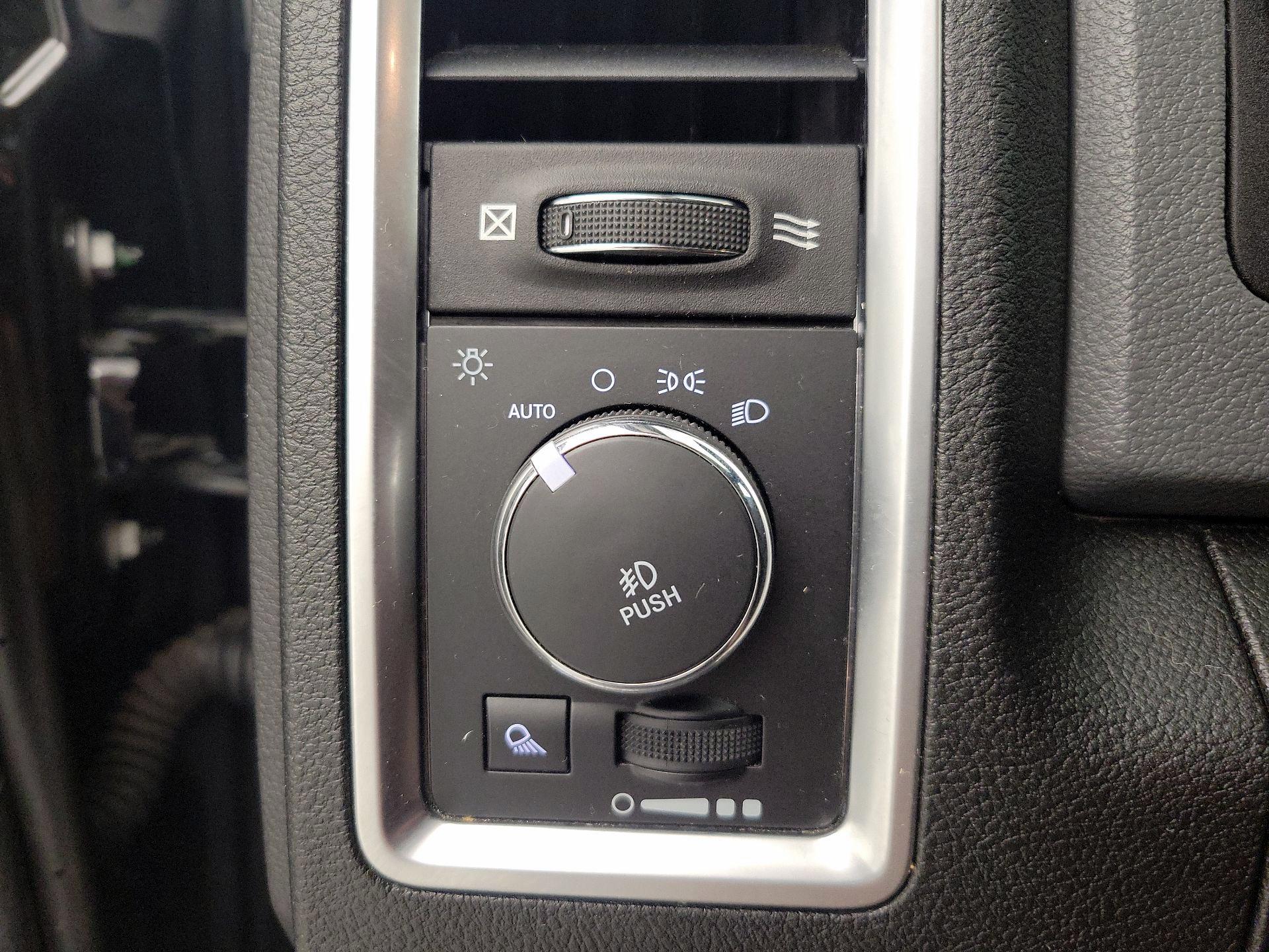 Thumbnail: 2019 RAM 1500 Classic - 13