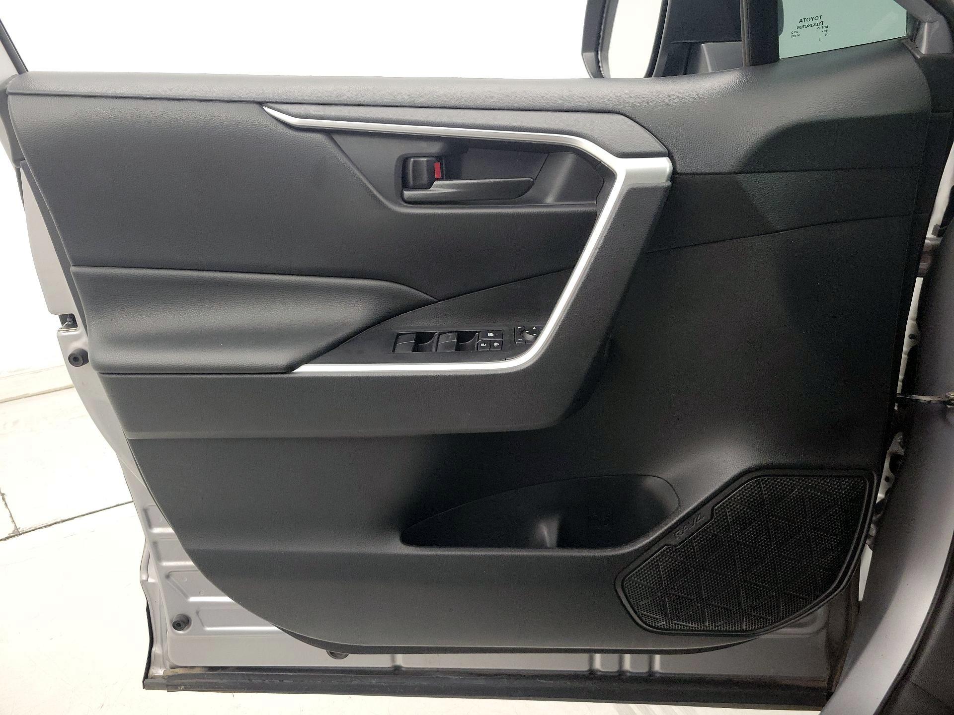 Thumbnail: 2021 Toyota RAV4 - 12