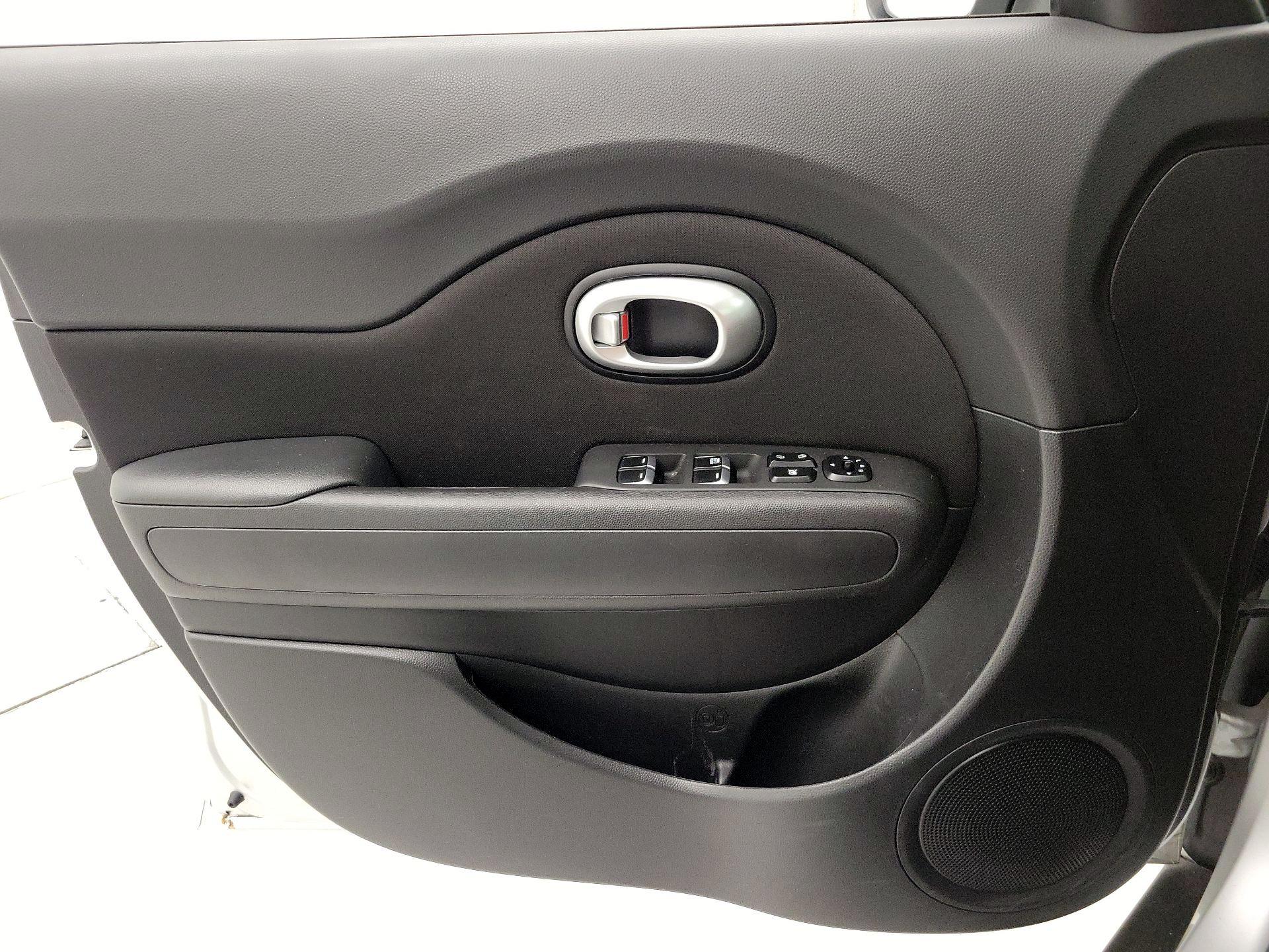Thumbnail: 2017 Kia Soul - 12