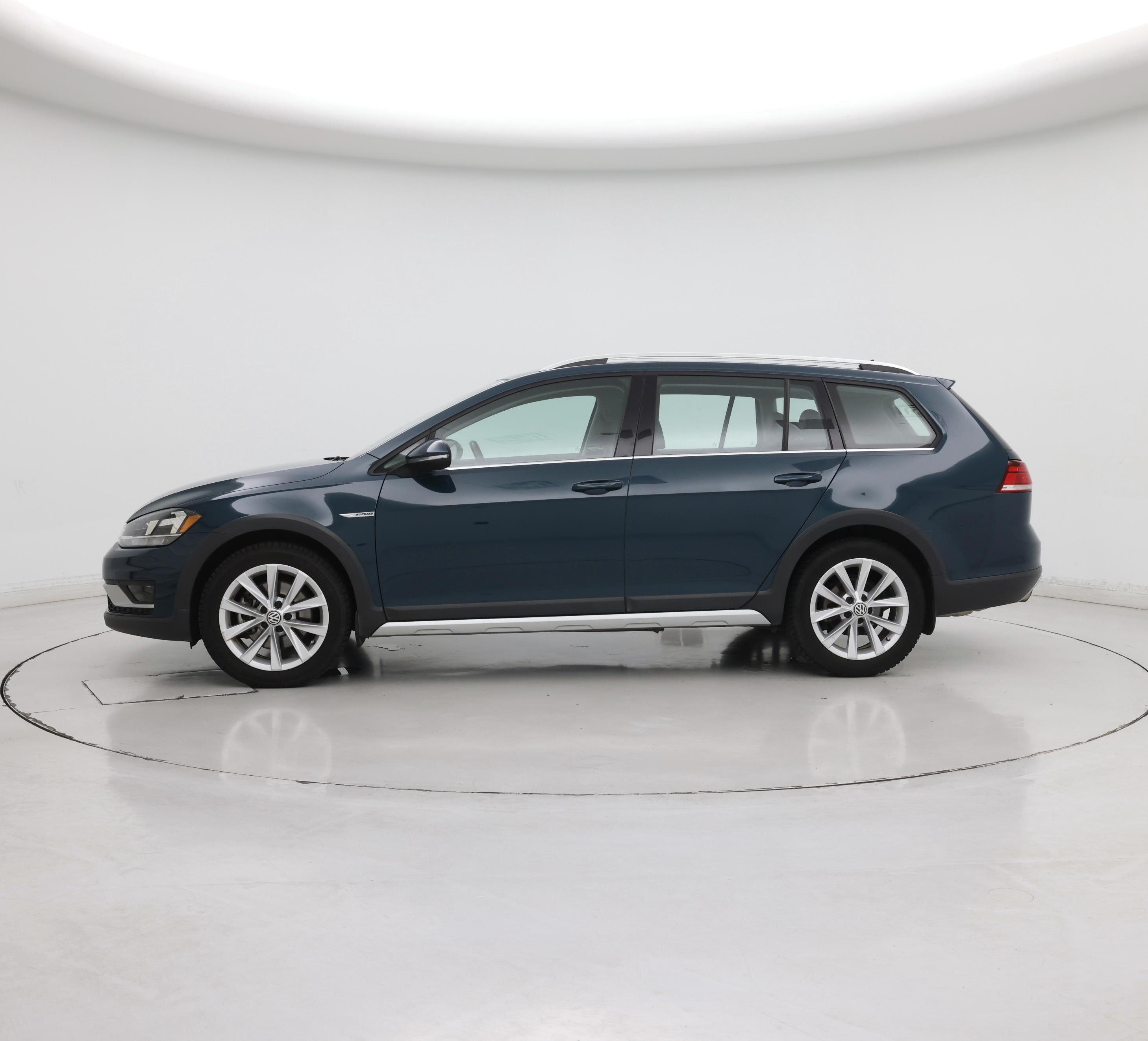 Thumbnail: 2019 Volkswagen Golf - 3