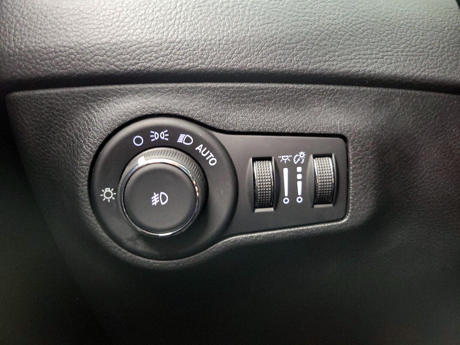 Thumbnail: 2017 Jeep Compass - 13