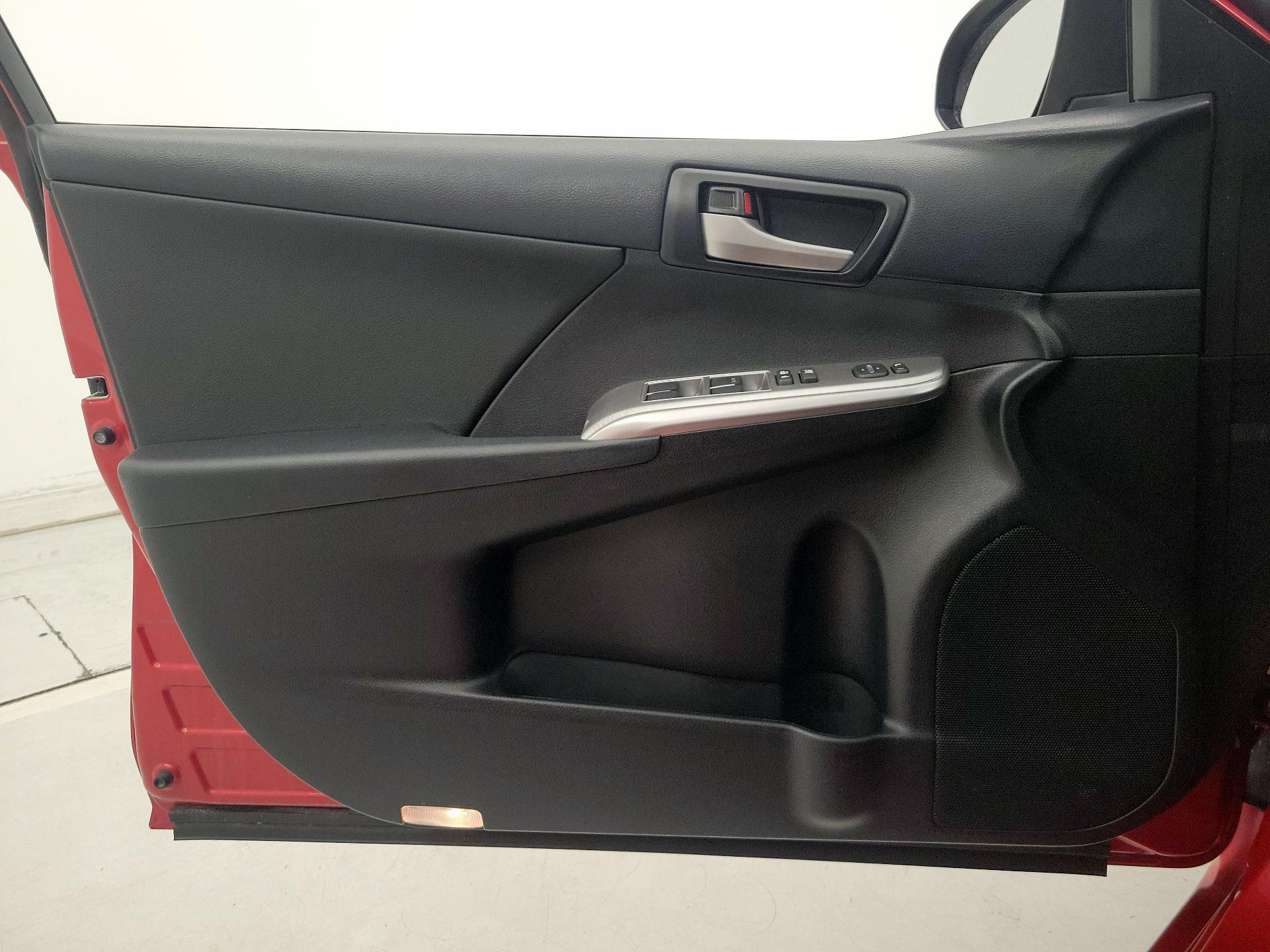 Thumbnail: 2013 Toyota Camry - 12