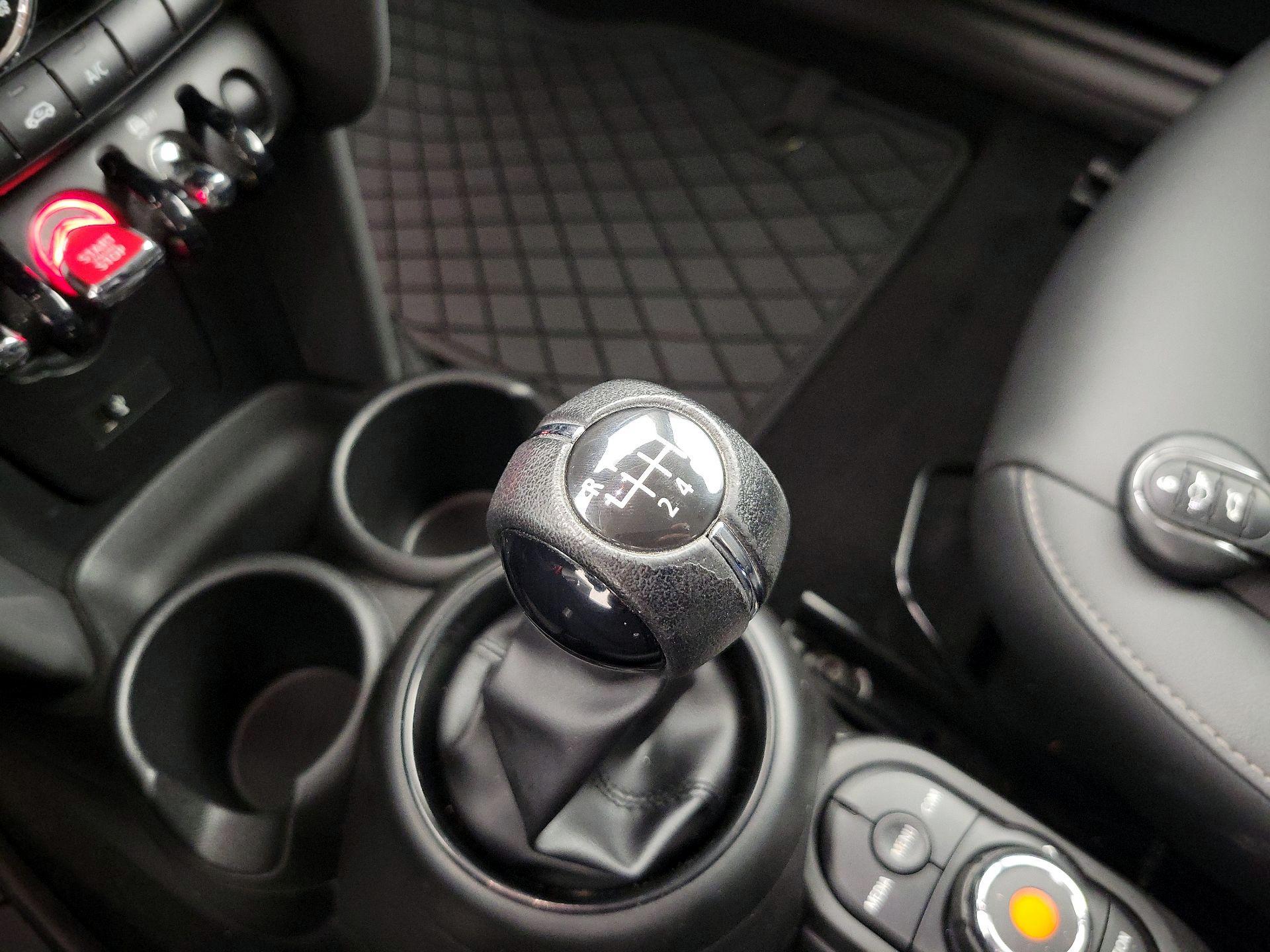 Thumbnail: 2022 MINI Cooper Hardtop - 17