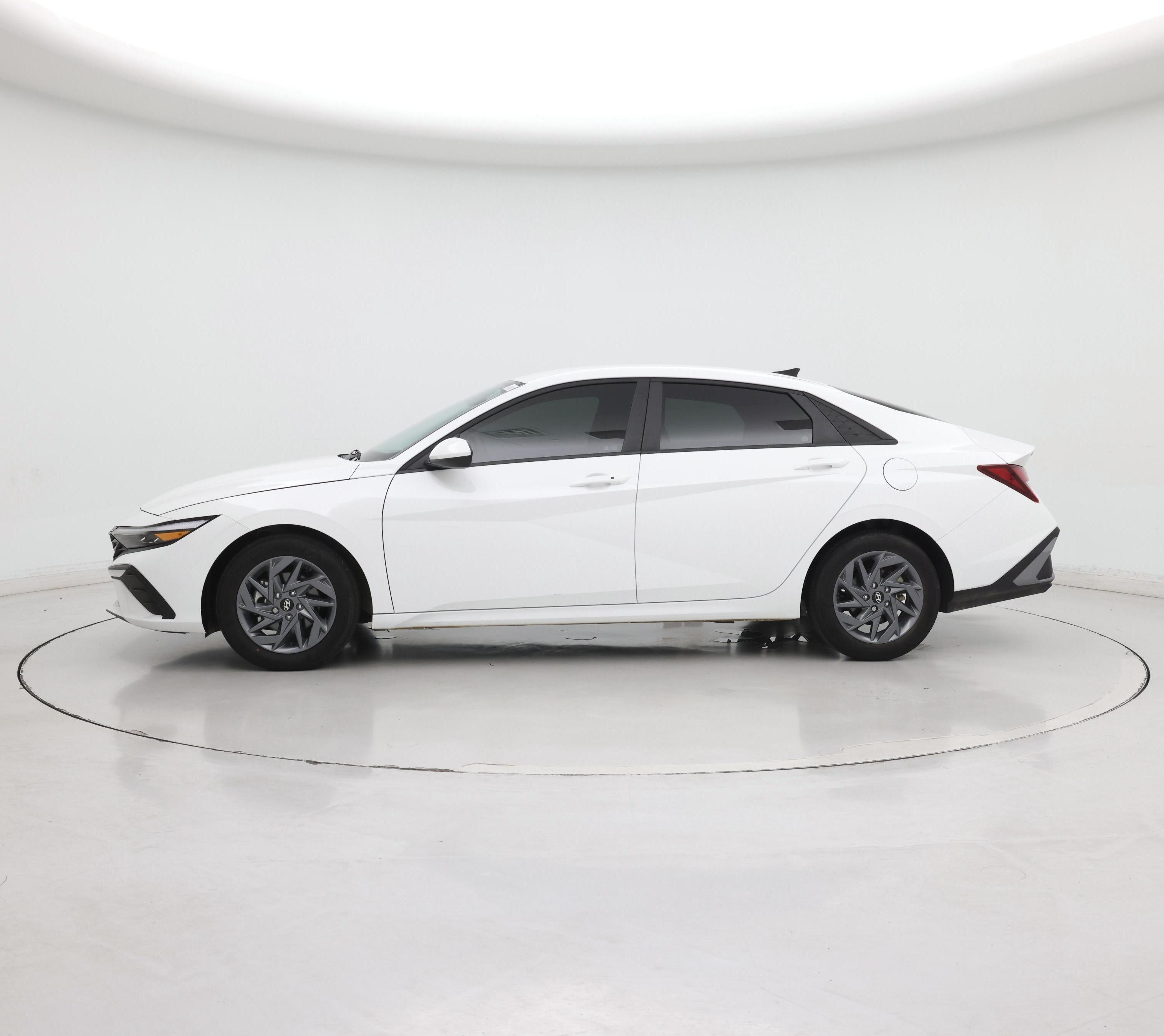 Thumbnail: 2024 Hyundai Elantra - 3