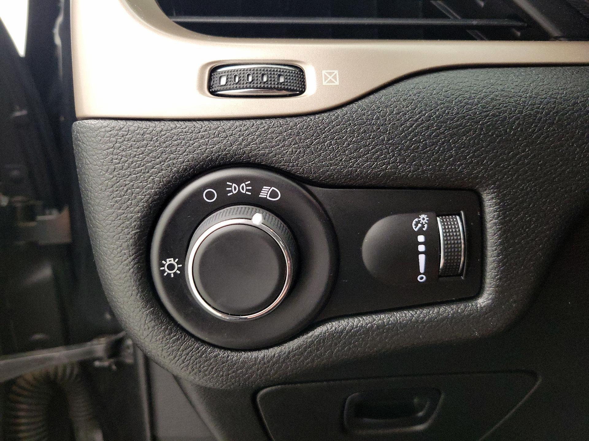 Thumbnail: 2014 Jeep Cherokee - 13