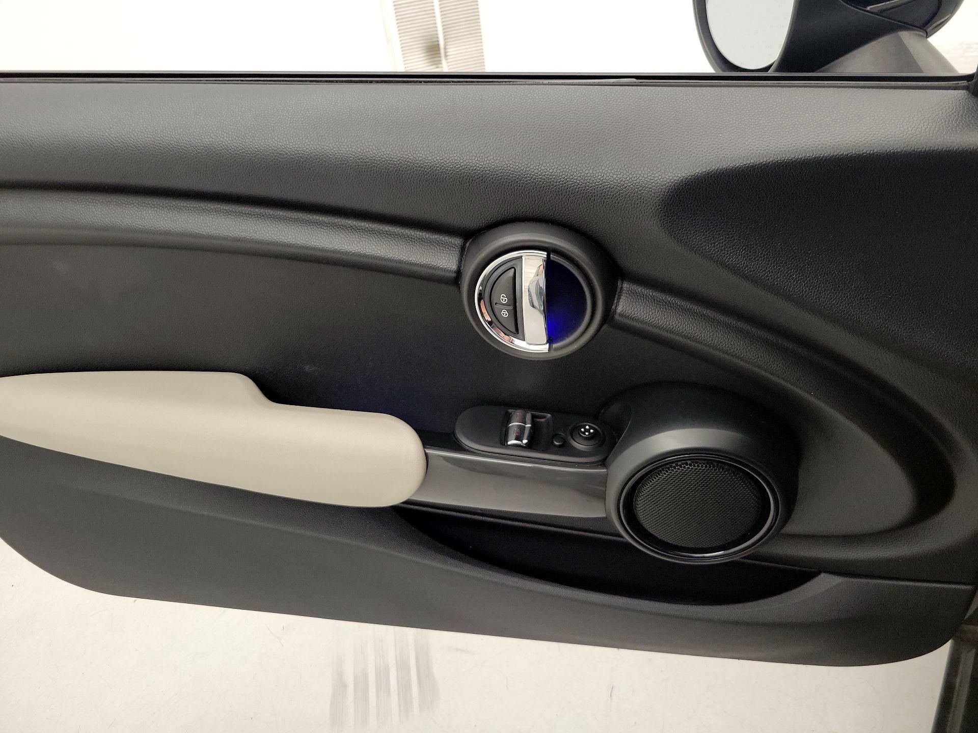 Thumbnail: 2016 MINI Cooper Hardtop - 12