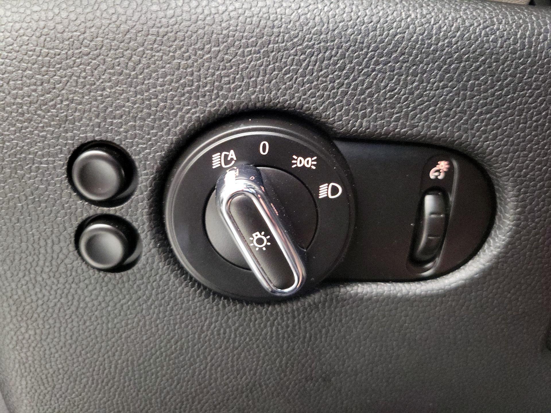 Thumbnail: 2016 MINI Cooper Hardtop - 13