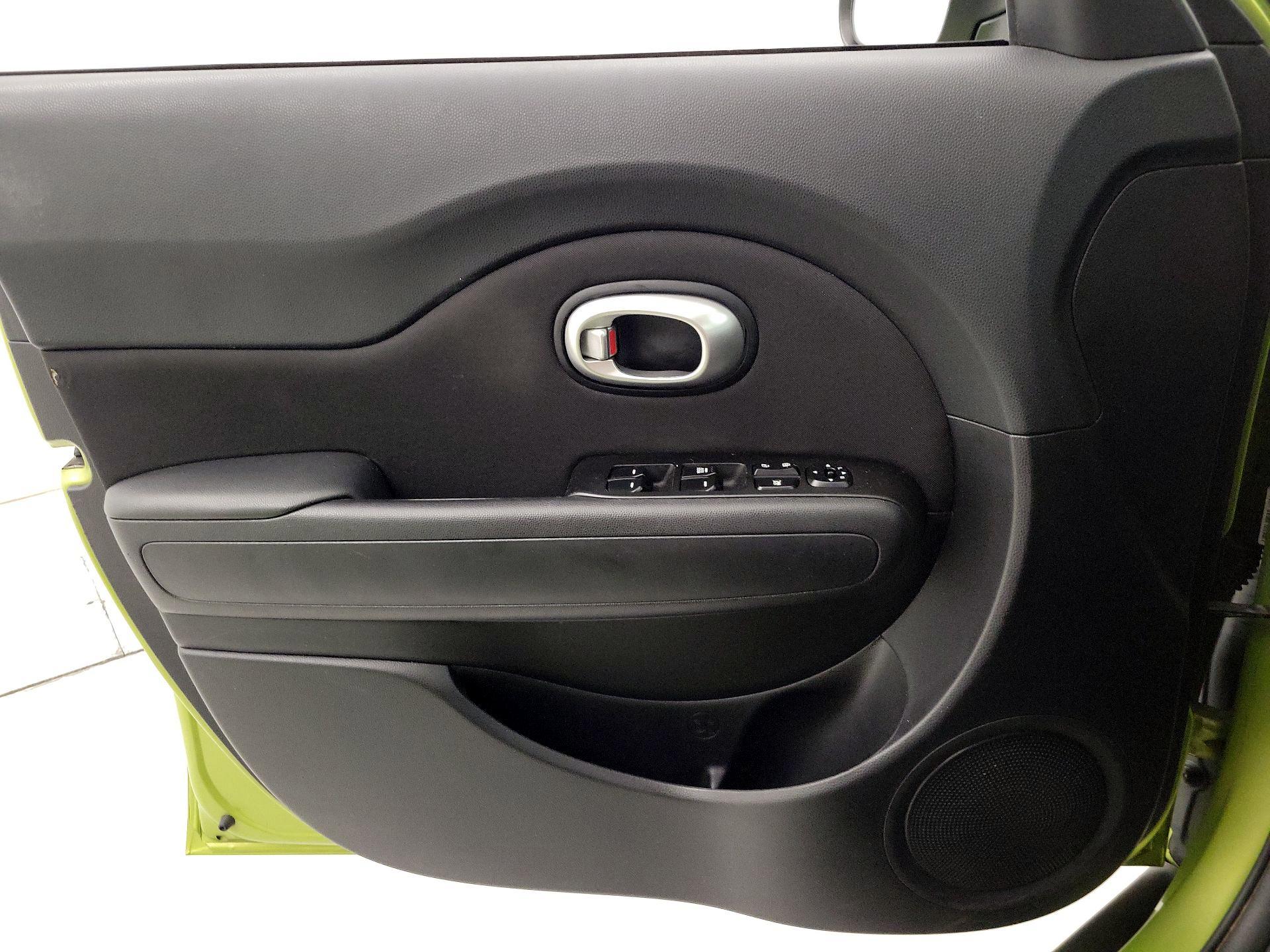 Thumbnail: 2015 Kia Soul - 12