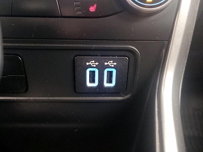 USB/AUX Ports