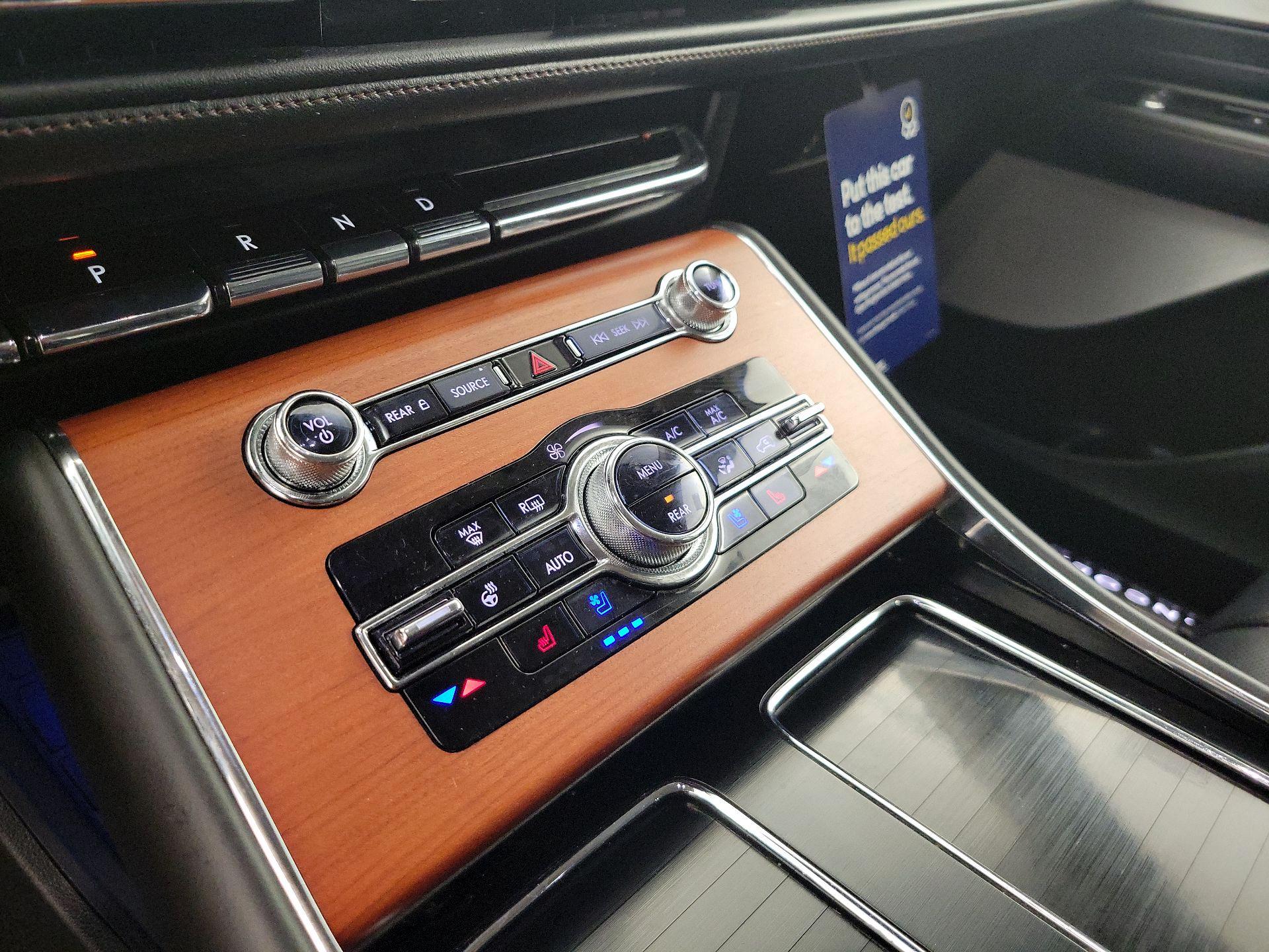 Thumbnail: 2020 Lincoln Aviator - 17