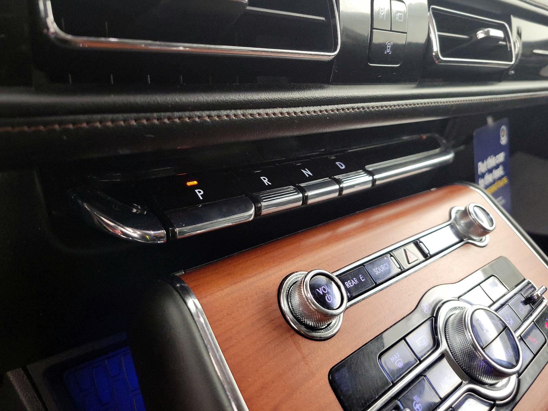 Thumbnail: 2020 Lincoln Aviator - 18