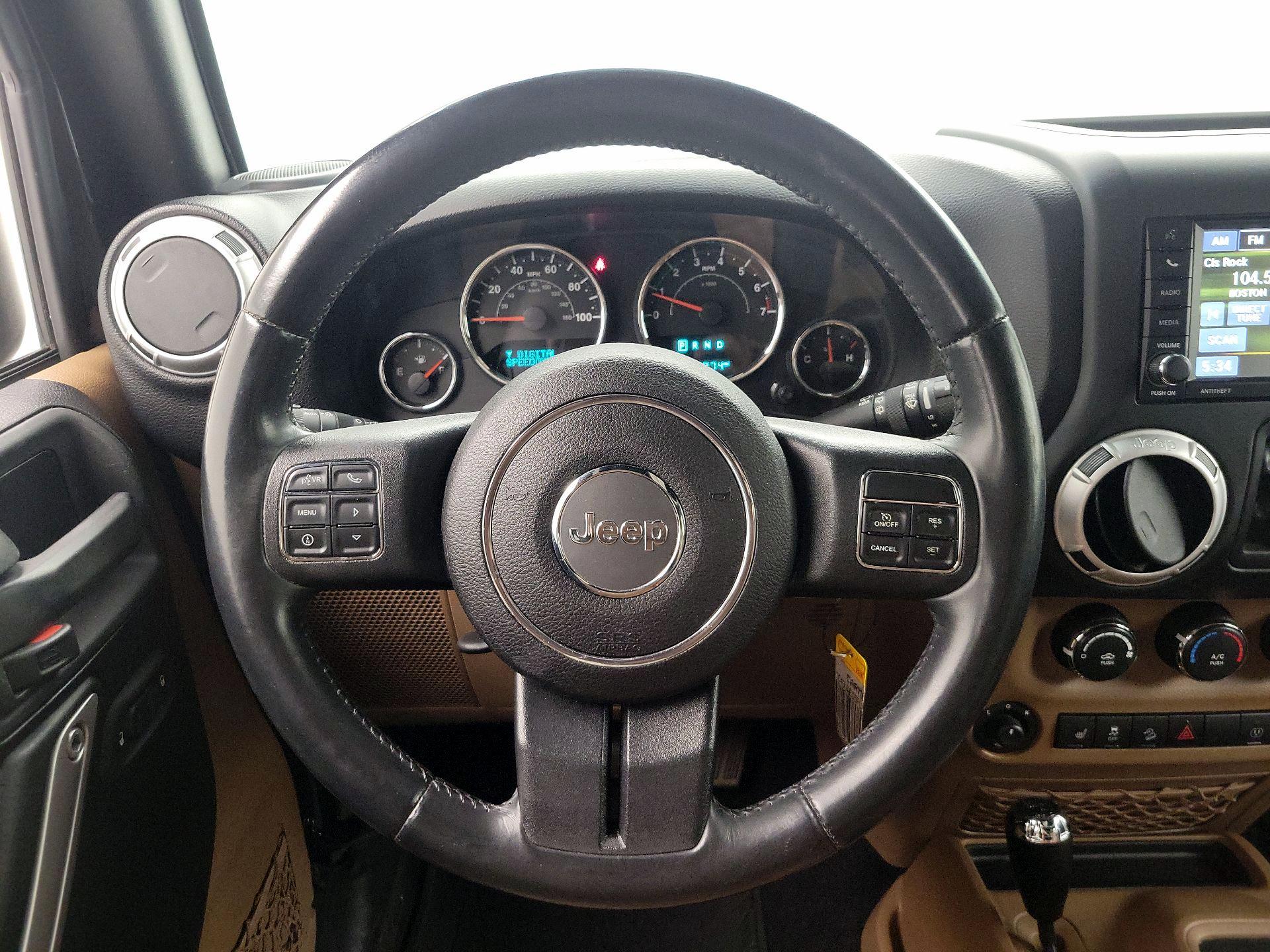 Thumbnail: 2015 Jeep Wrangler - 10