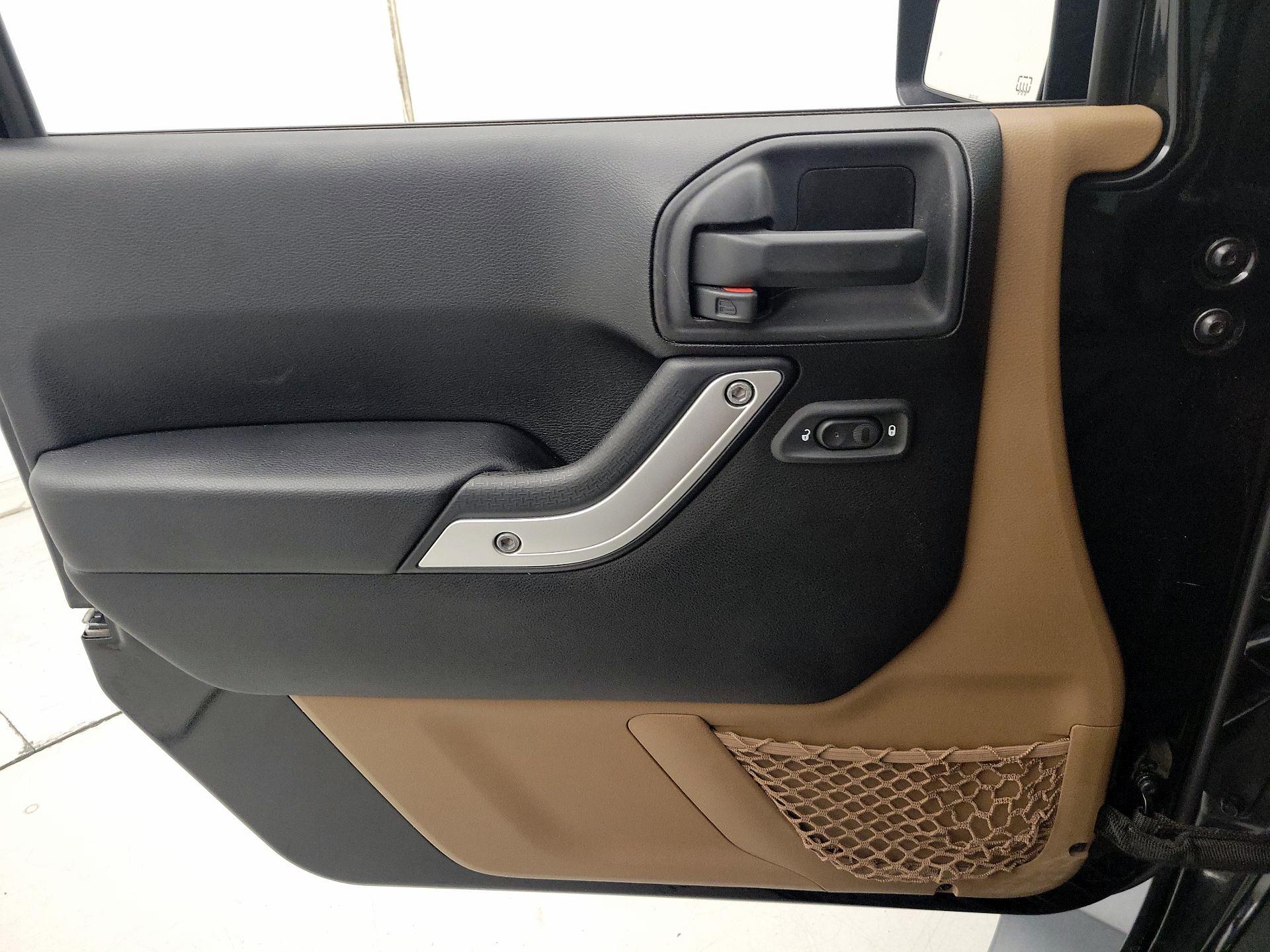 Thumbnail: 2015 Jeep Wrangler - 12