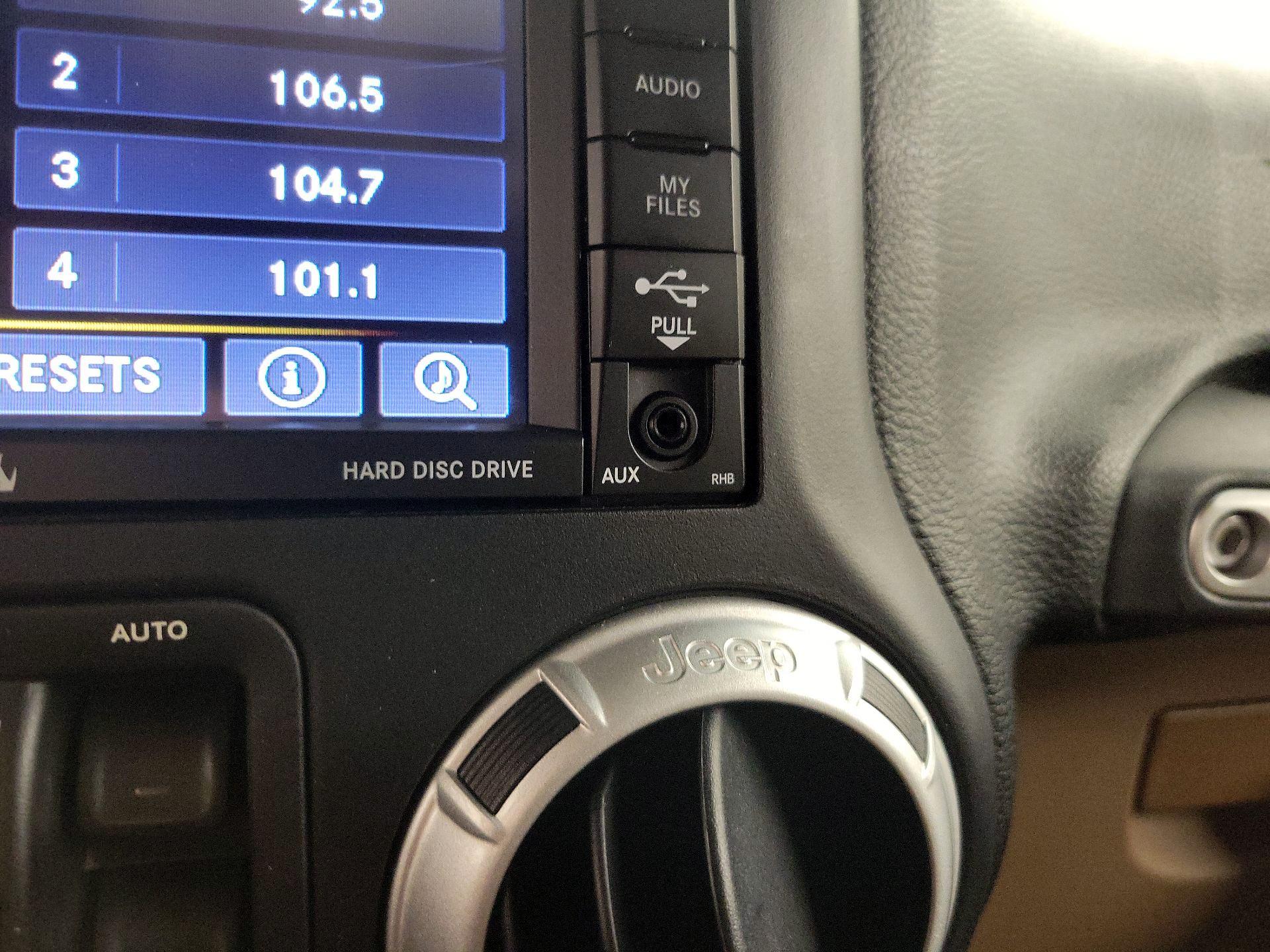 Thumbnail: 2015 Jeep Wrangler - 16