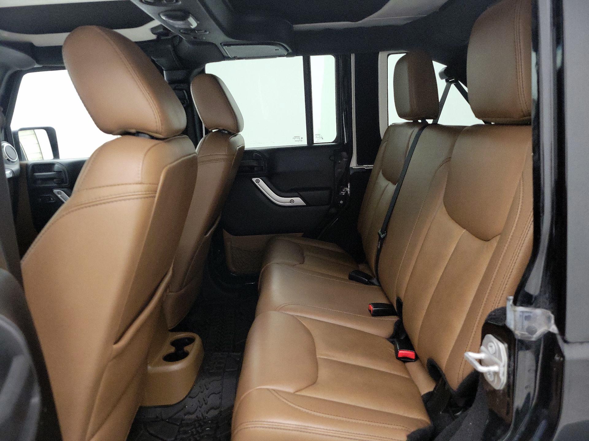 Thumbnail: 2015 Jeep Wrangler - 17