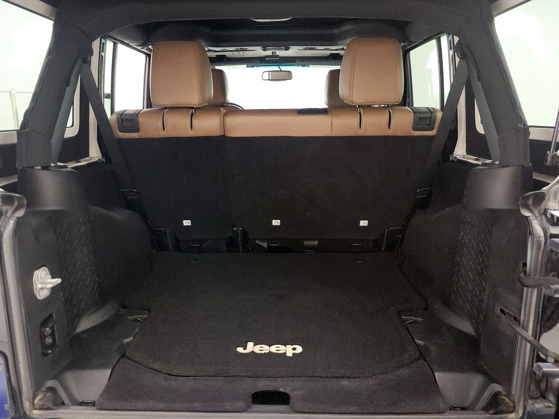 Thumbnail: 2015 Jeep Wrangler - 18