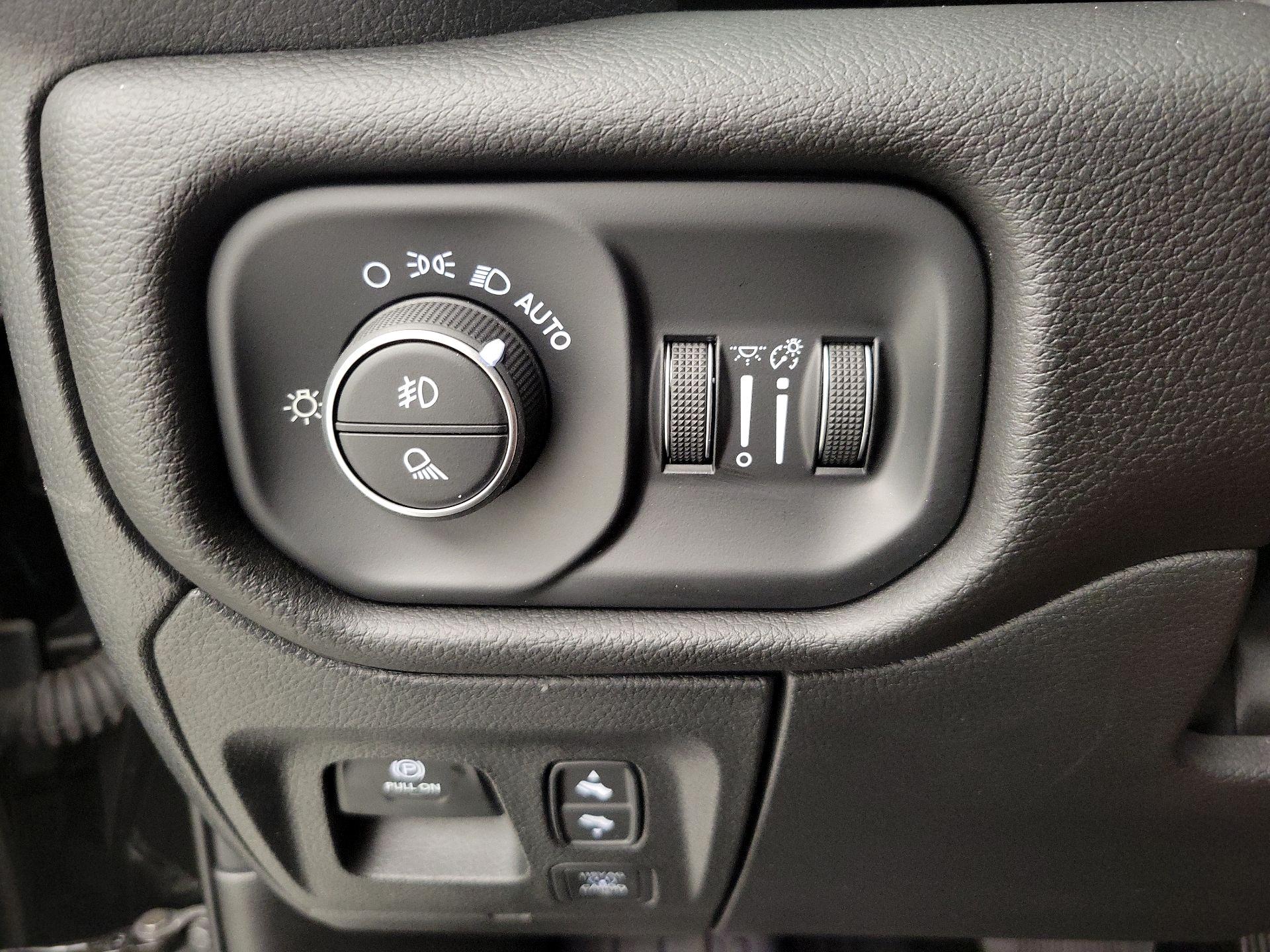 Thumbnail: 2025 RAM 1500 - 13