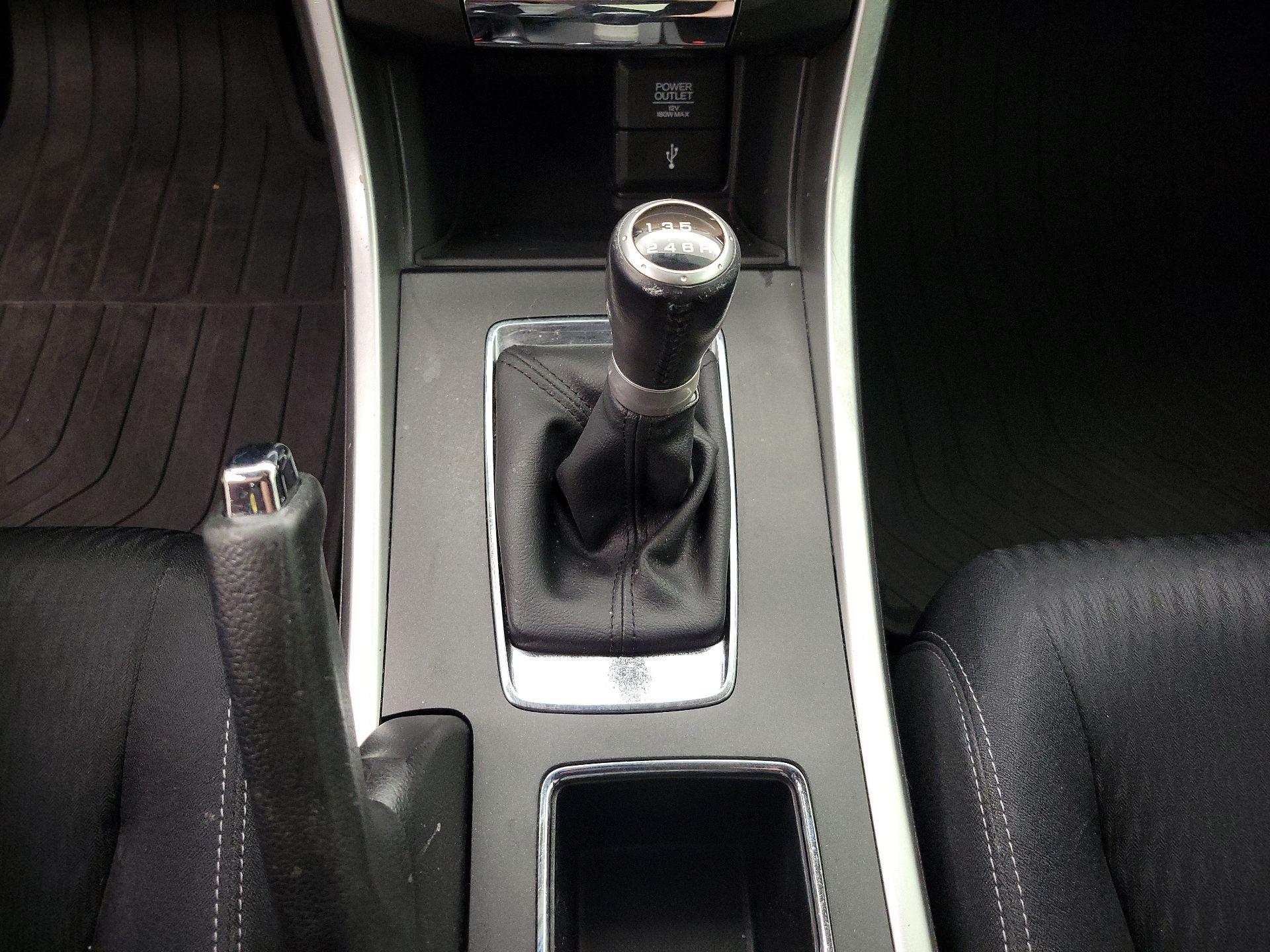 Thumbnail: 2015 Honda Accord - 17