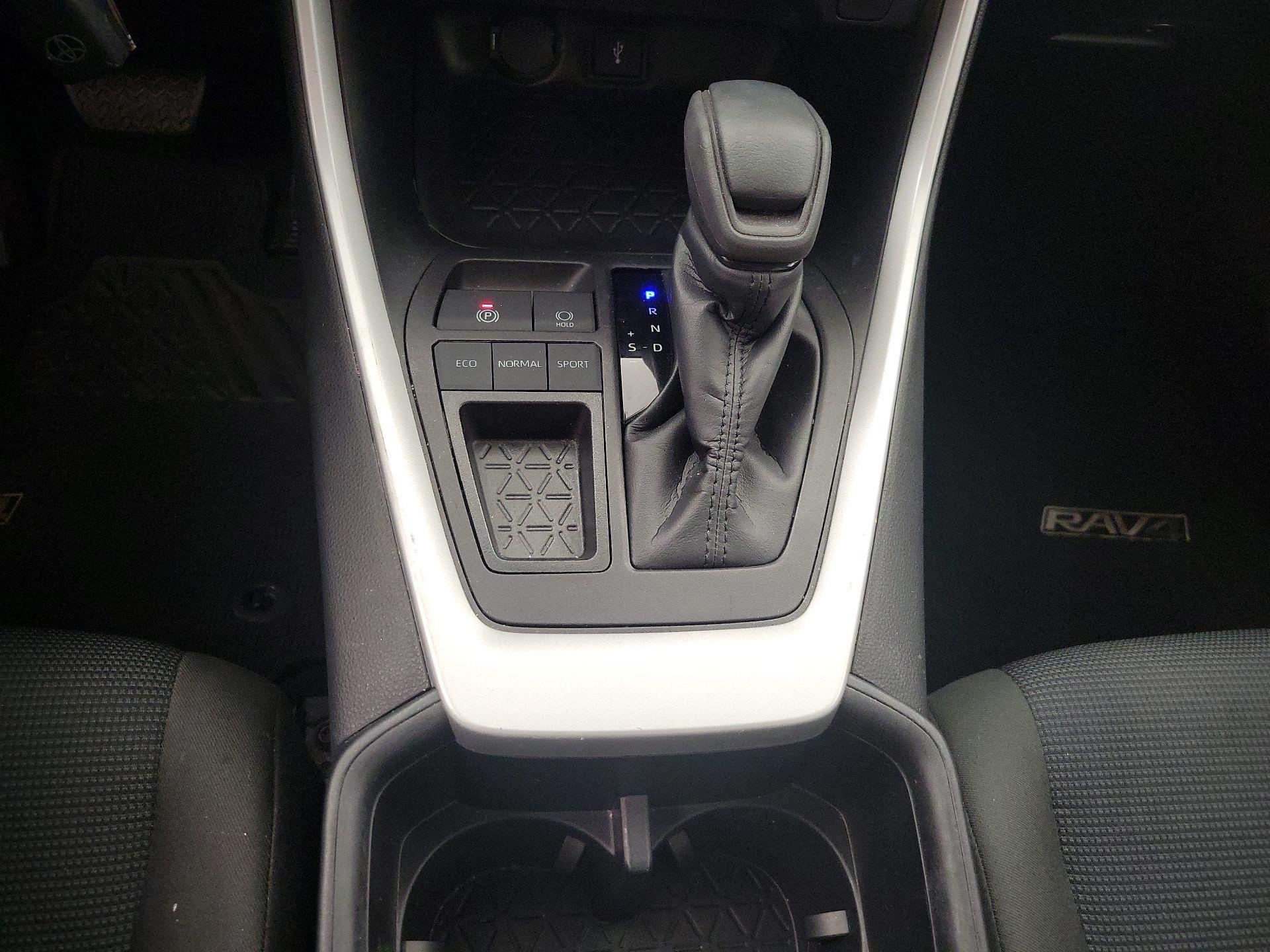 Thumbnail: 2022 Toyota RAV4 - 17