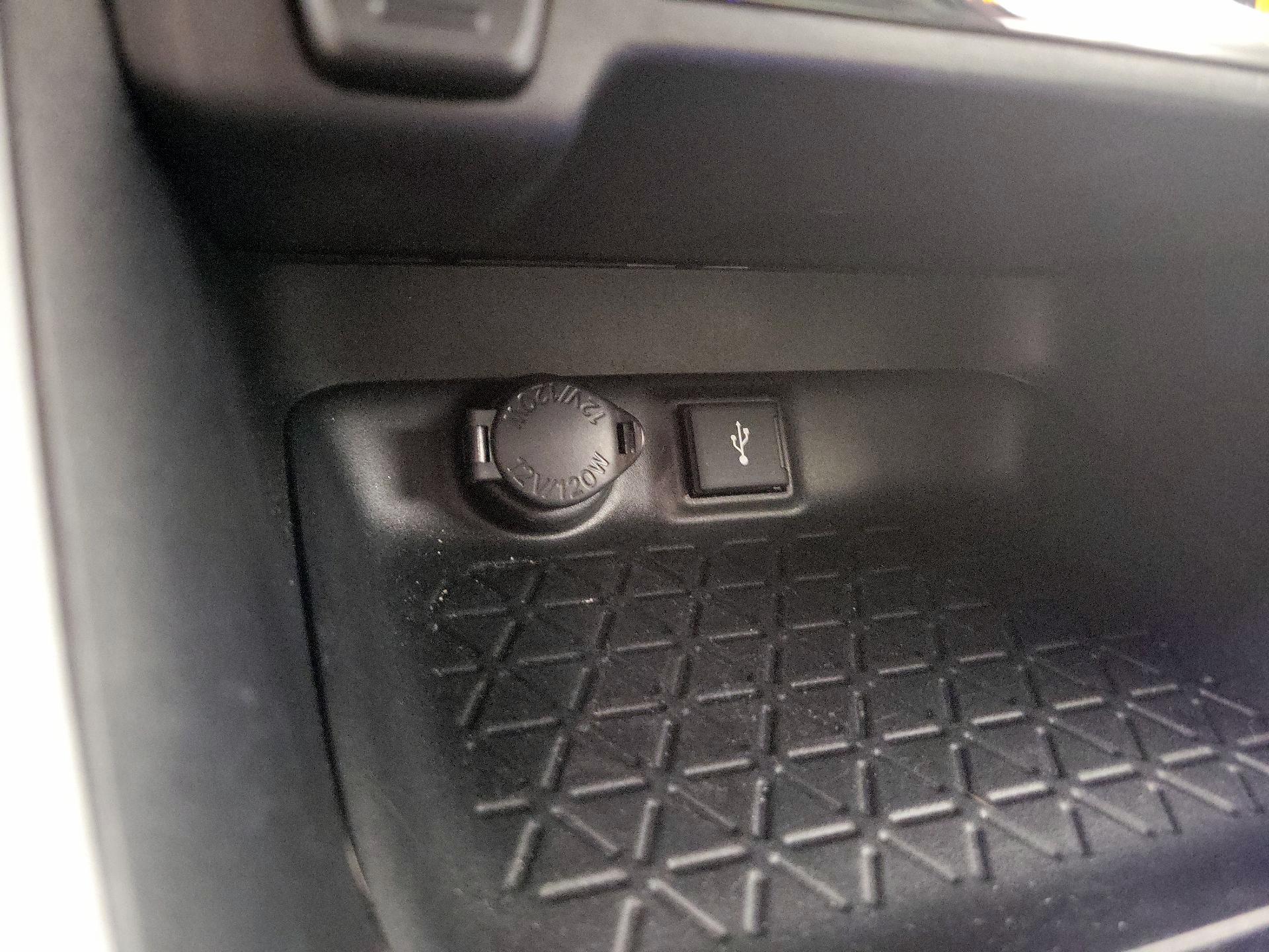 Thumbnail: 2022 Toyota RAV4 - 18