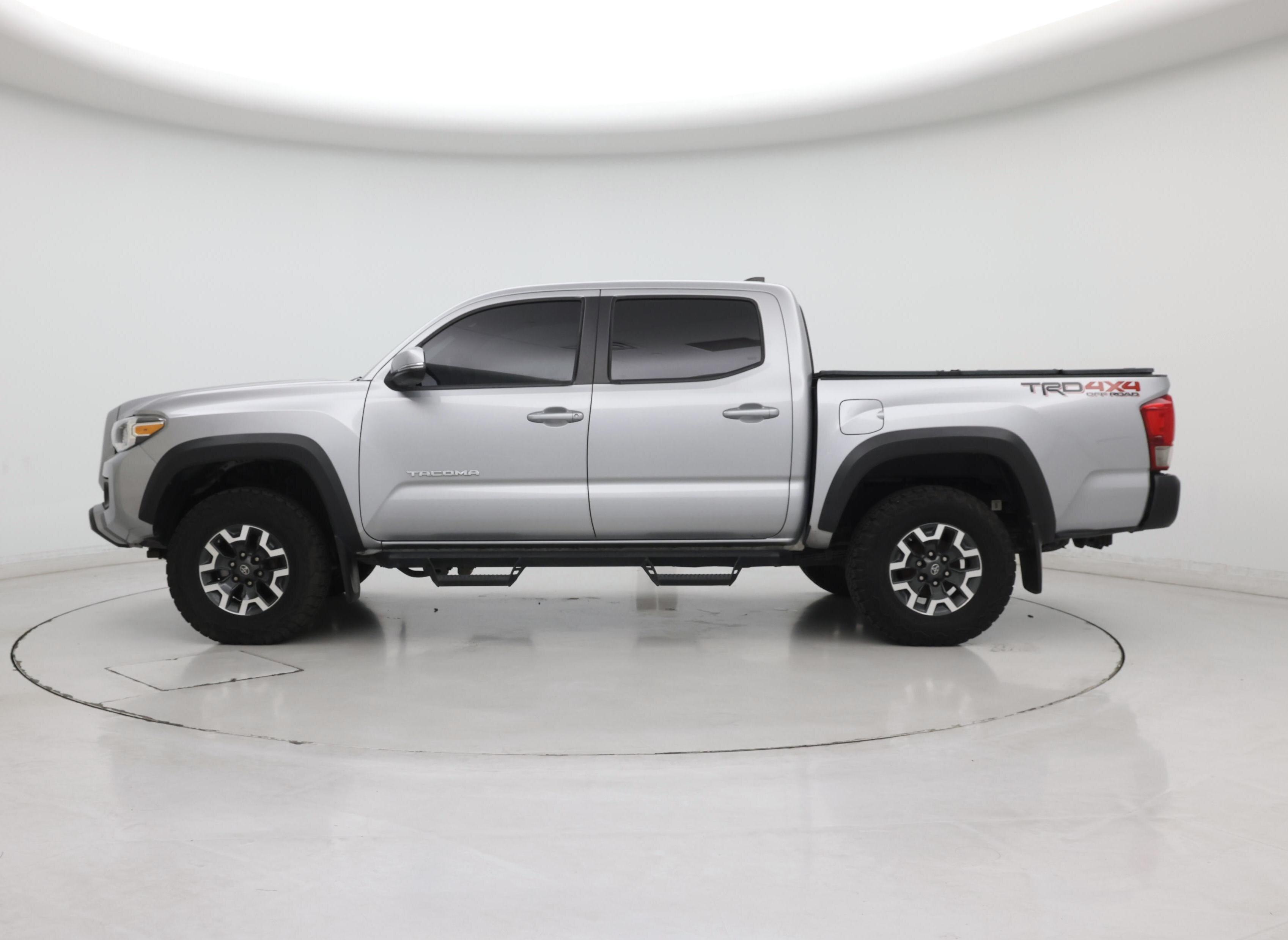 Thumbnail: 2017 Toyota Tacoma - 3