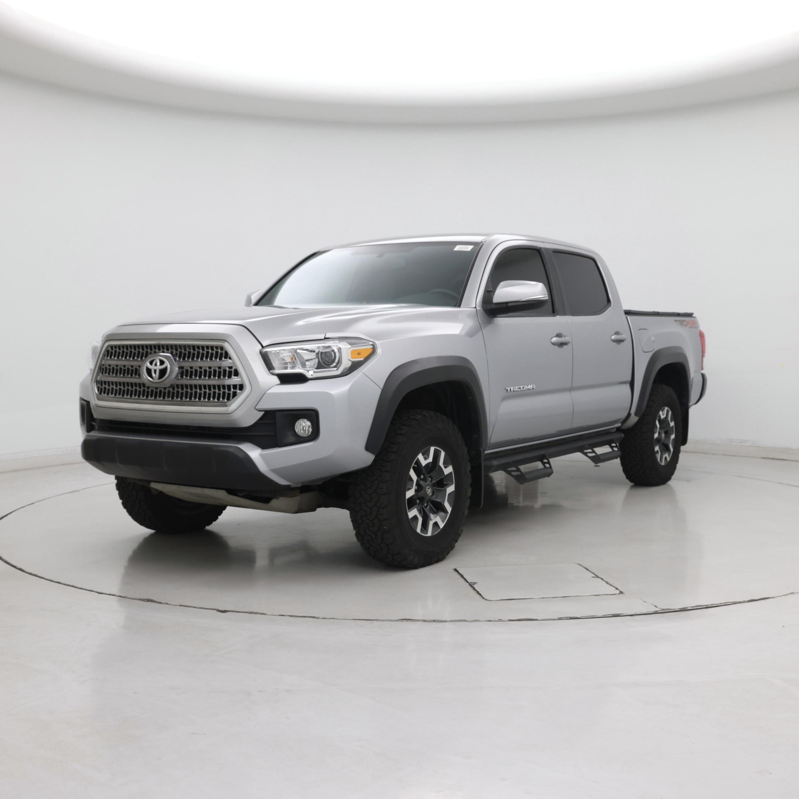 Thumbnail: 2017 Toyota Tacoma - 4