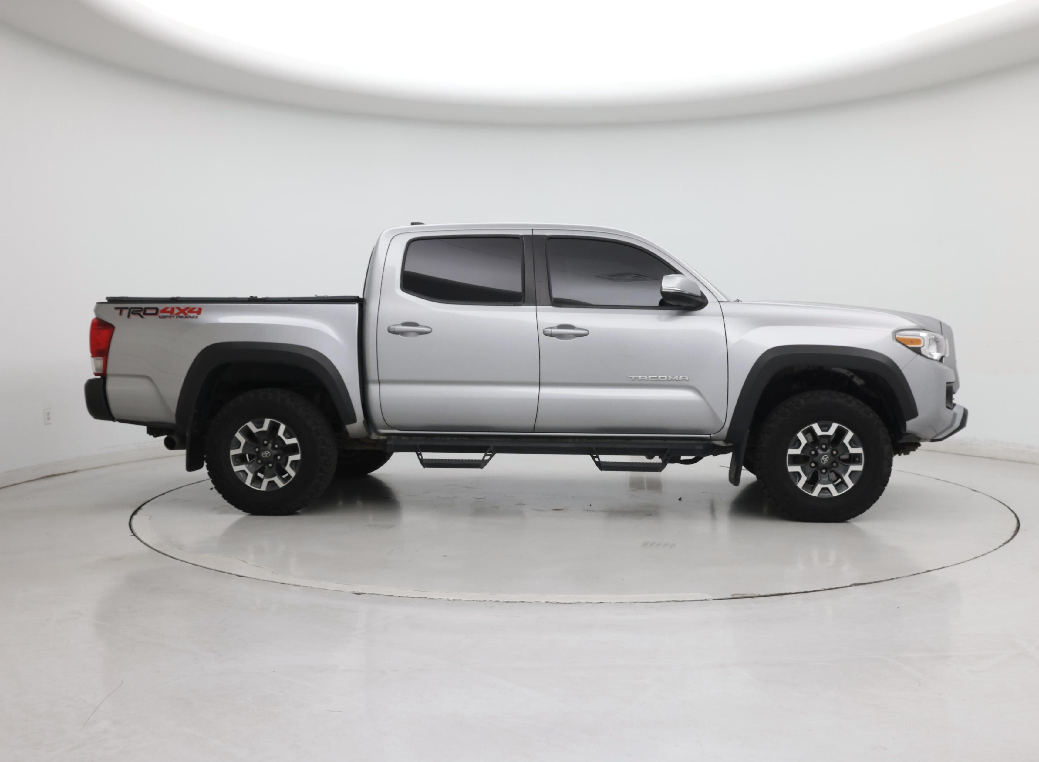 Thumbnail: 2017 Toyota Tacoma - 7