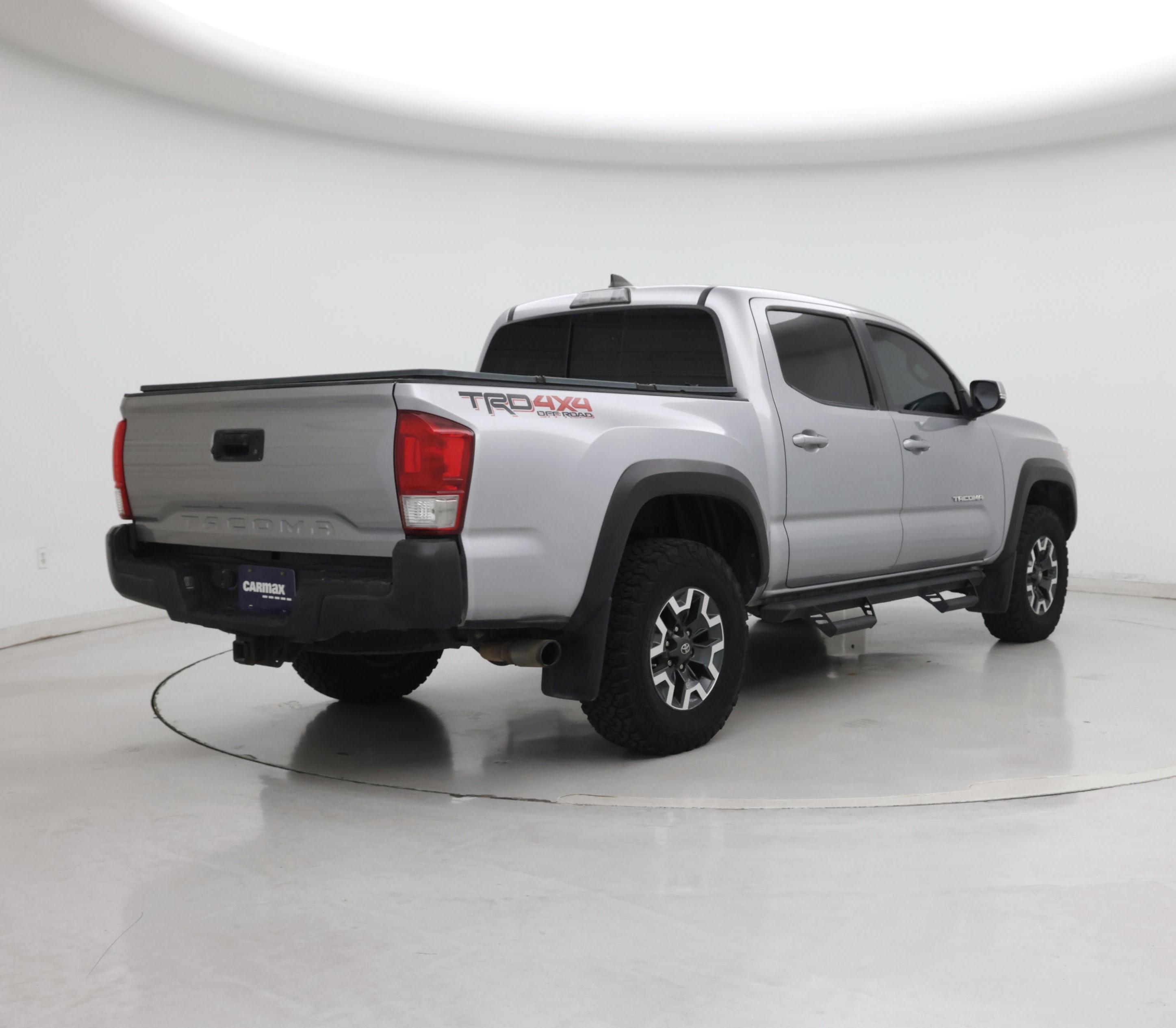 Thumbnail: 2017 Toyota Tacoma - 8