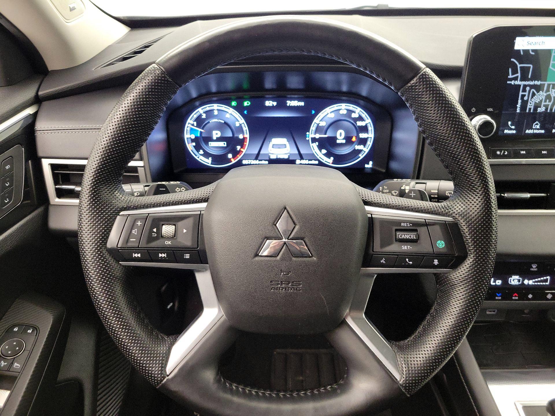 Thumbnail: 2023 Mitsubishi Outlander - 10