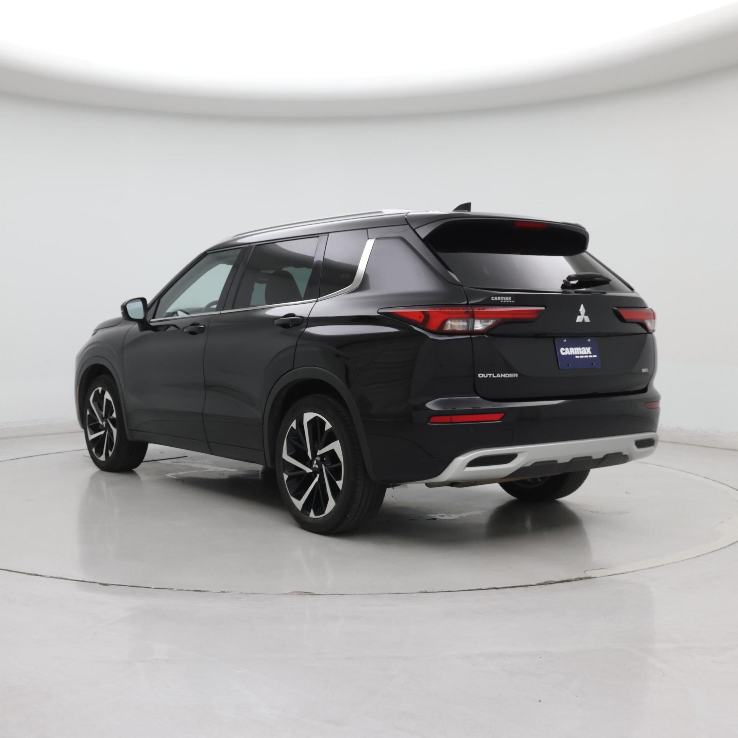 Thumbnail: 2023 Mitsubishi Outlander - 2