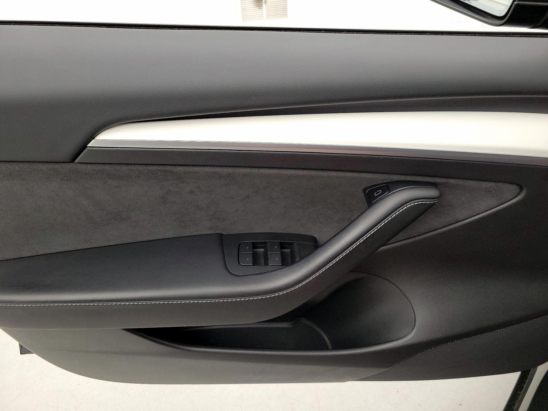 Thumbnail: 2021 Tesla Model 3 - 12