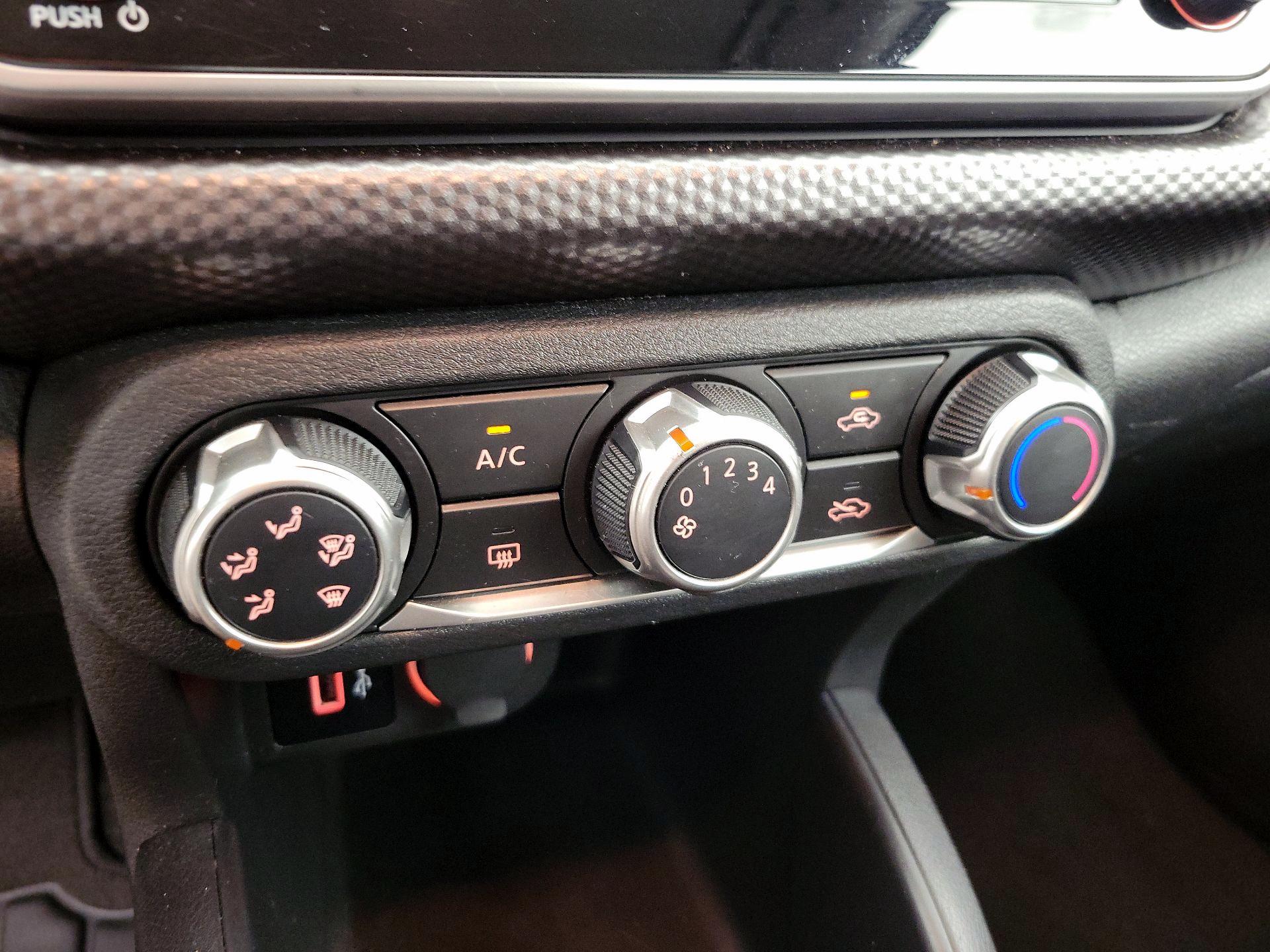 Thumbnail: 2020 Nissan Kicks - 16