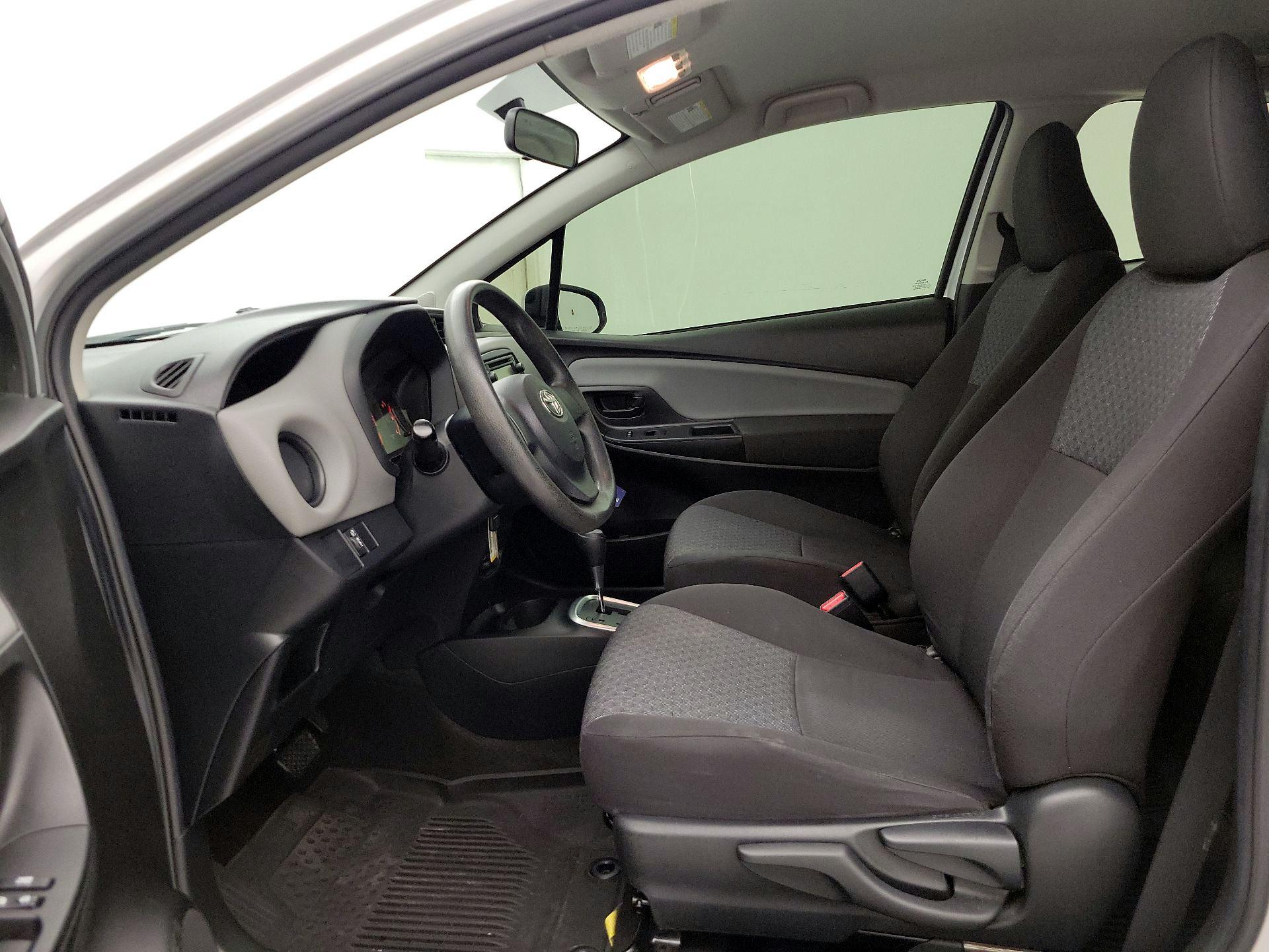 Thumbnail: 2015 Toyota Yaris - 11