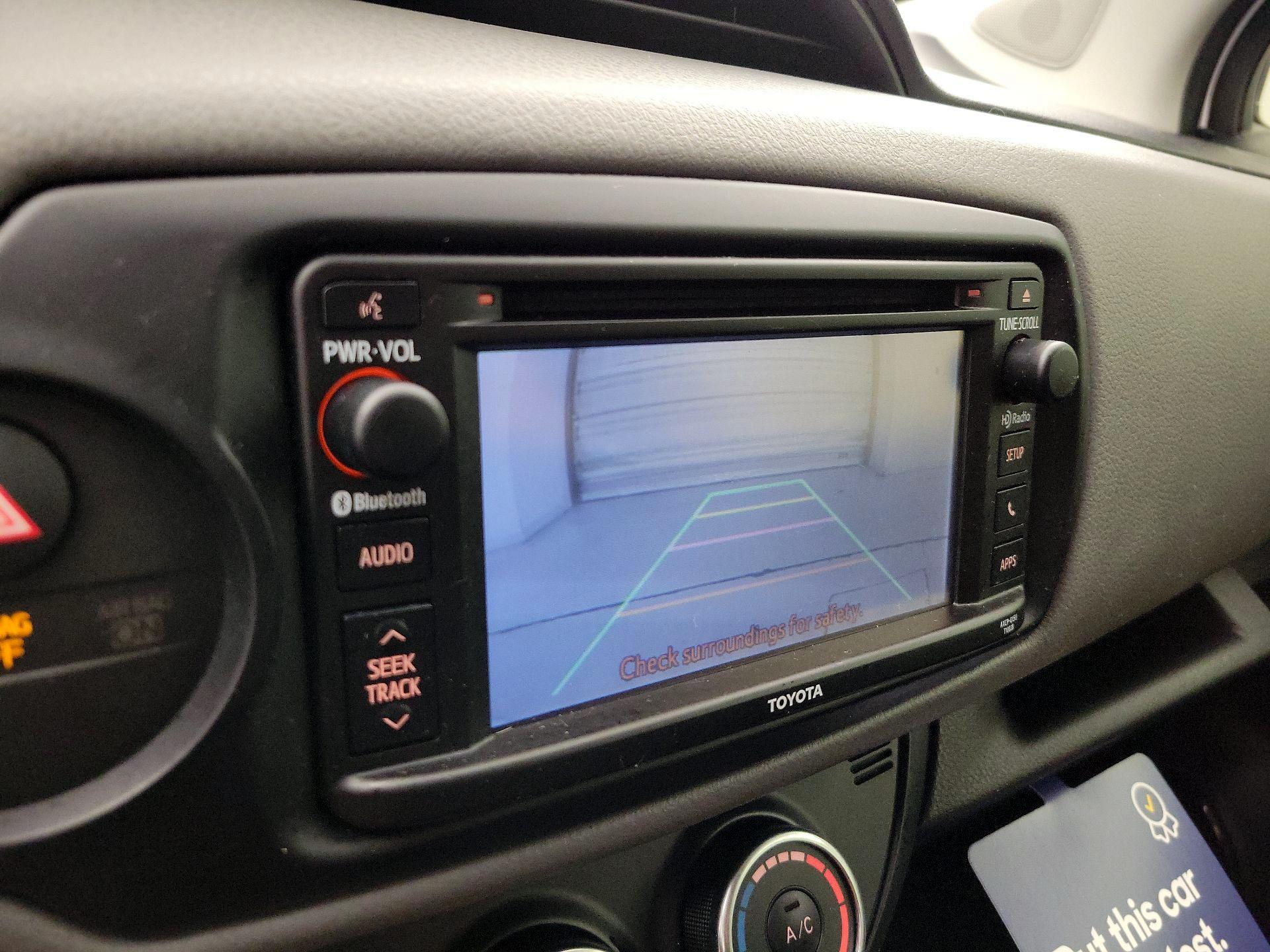 Thumbnail: 2015 Toyota Yaris - 14