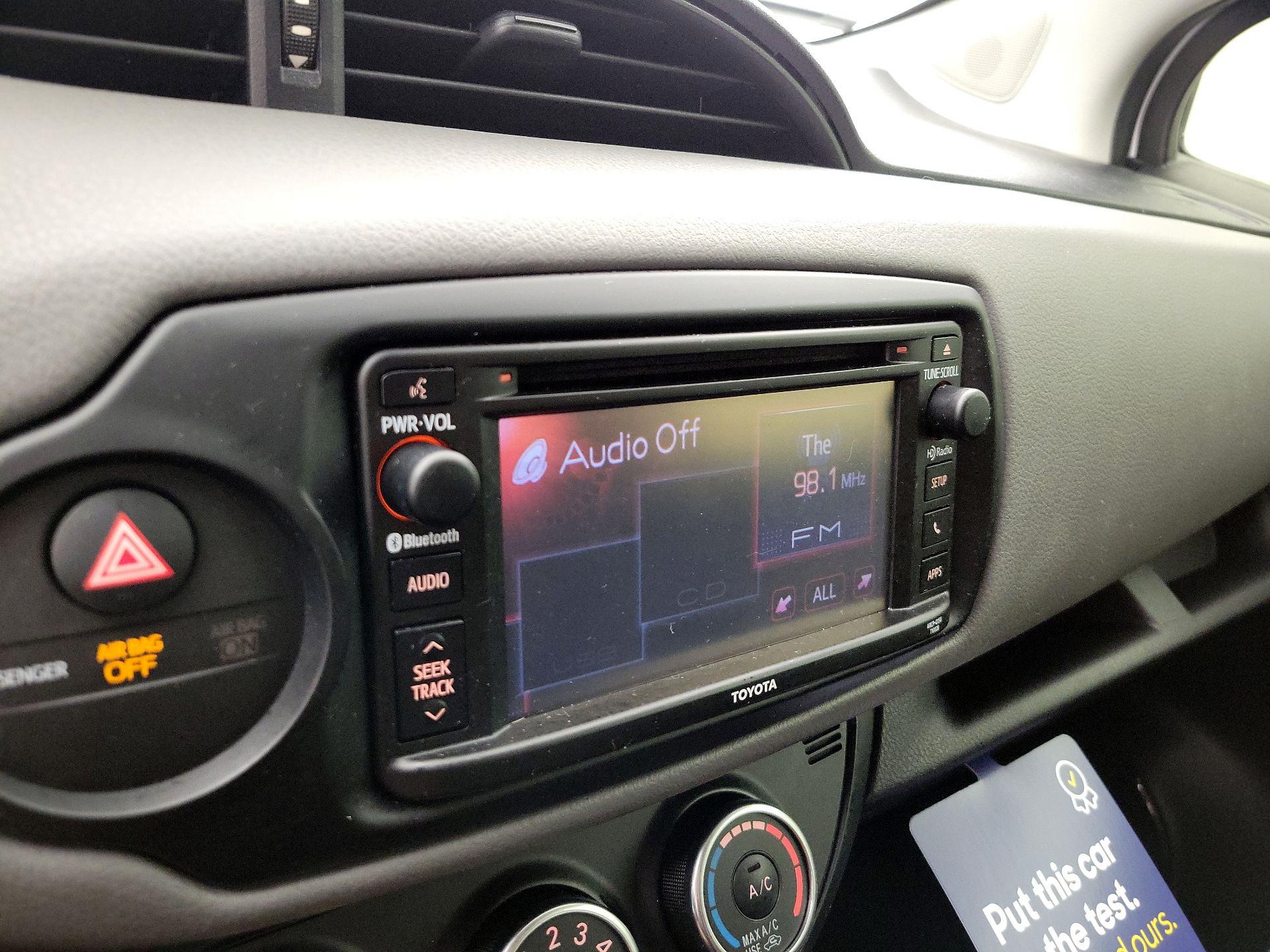 Thumbnail: 2015 Toyota Yaris - 15