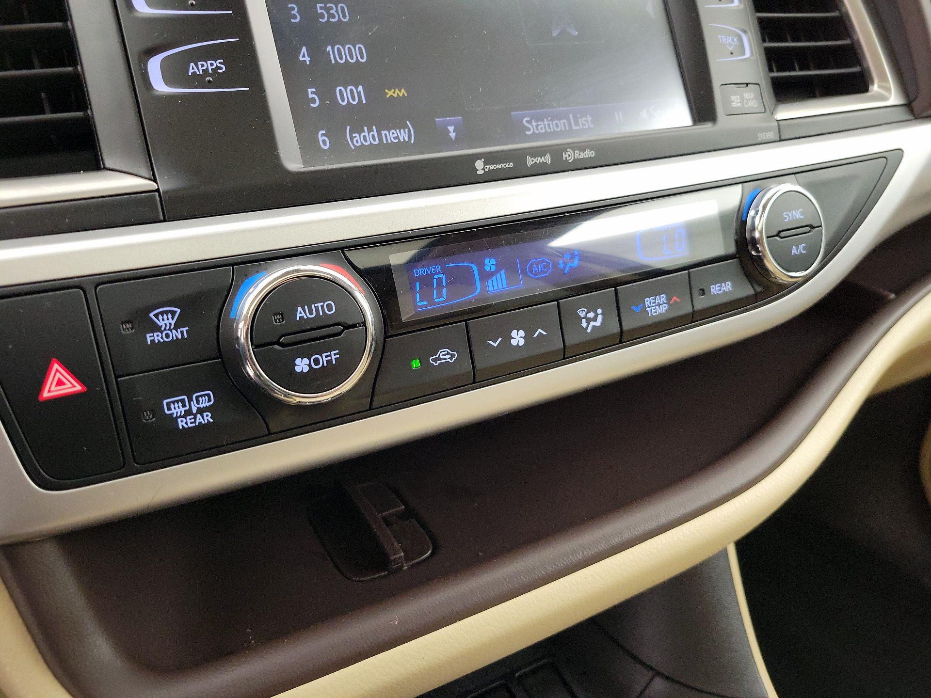 Thumbnail: 2019 Toyota Highlander - 16