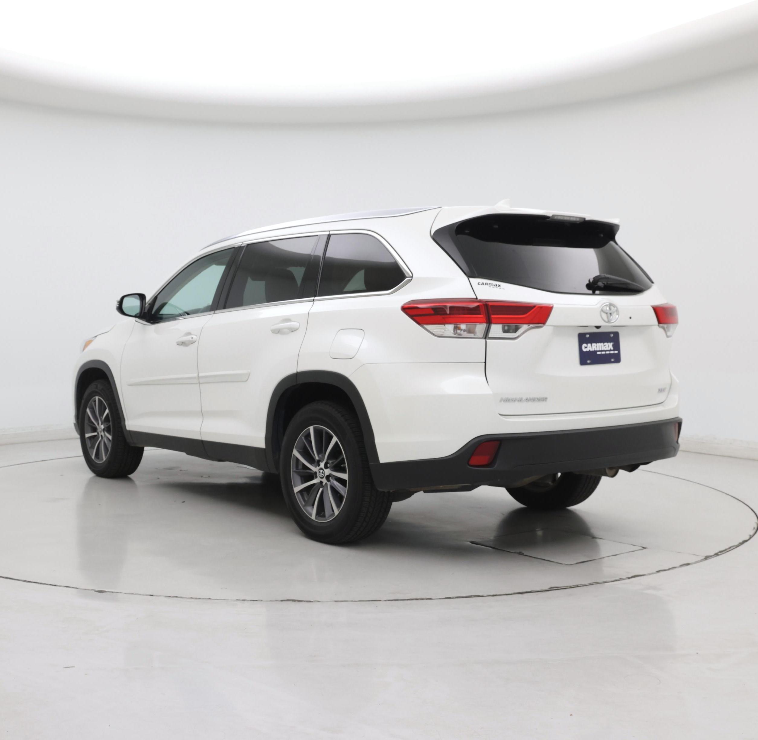 Thumbnail: 2019 Toyota Highlander - 2