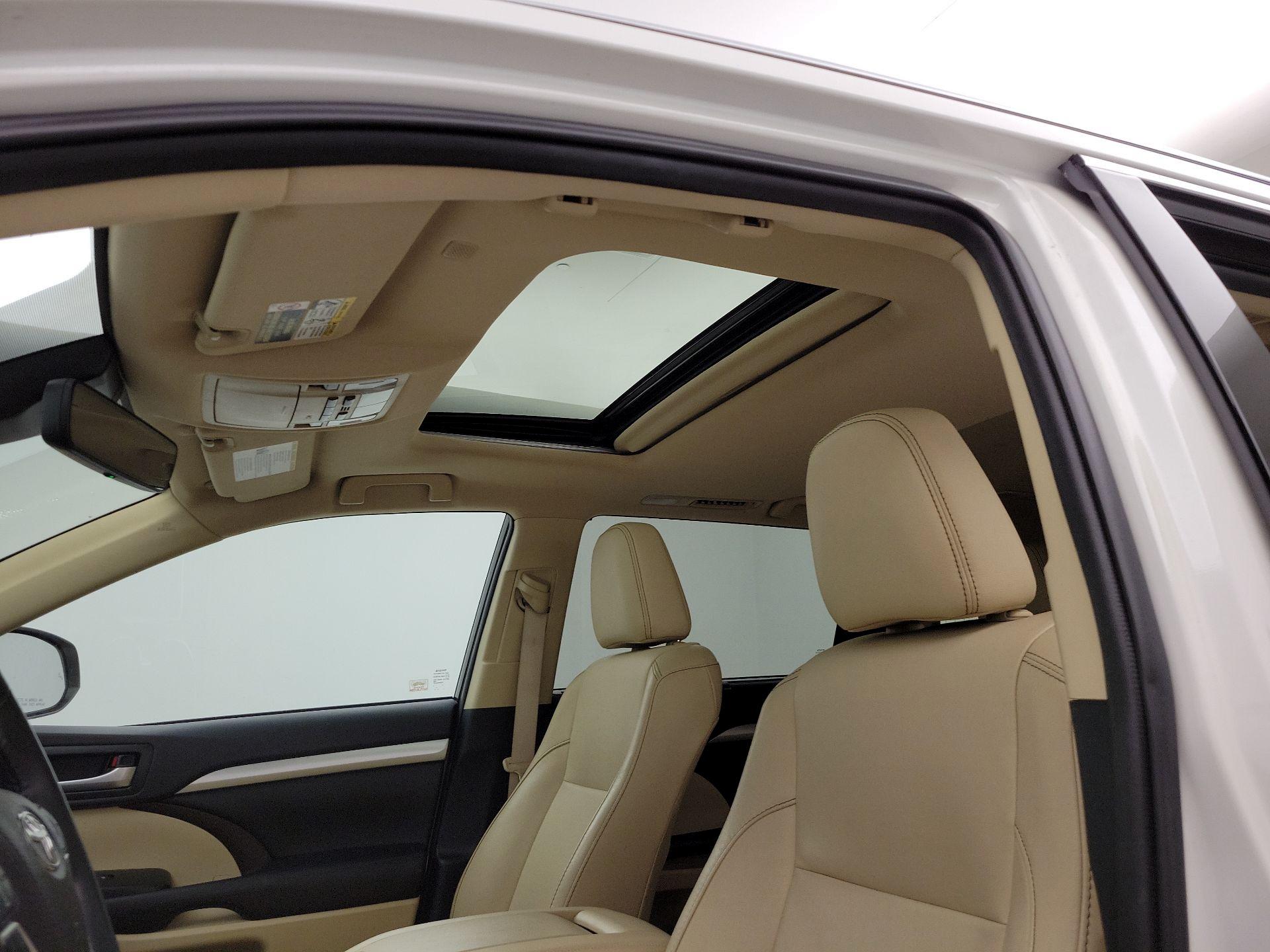 Thumbnail: 2019 Toyota Highlander - 19